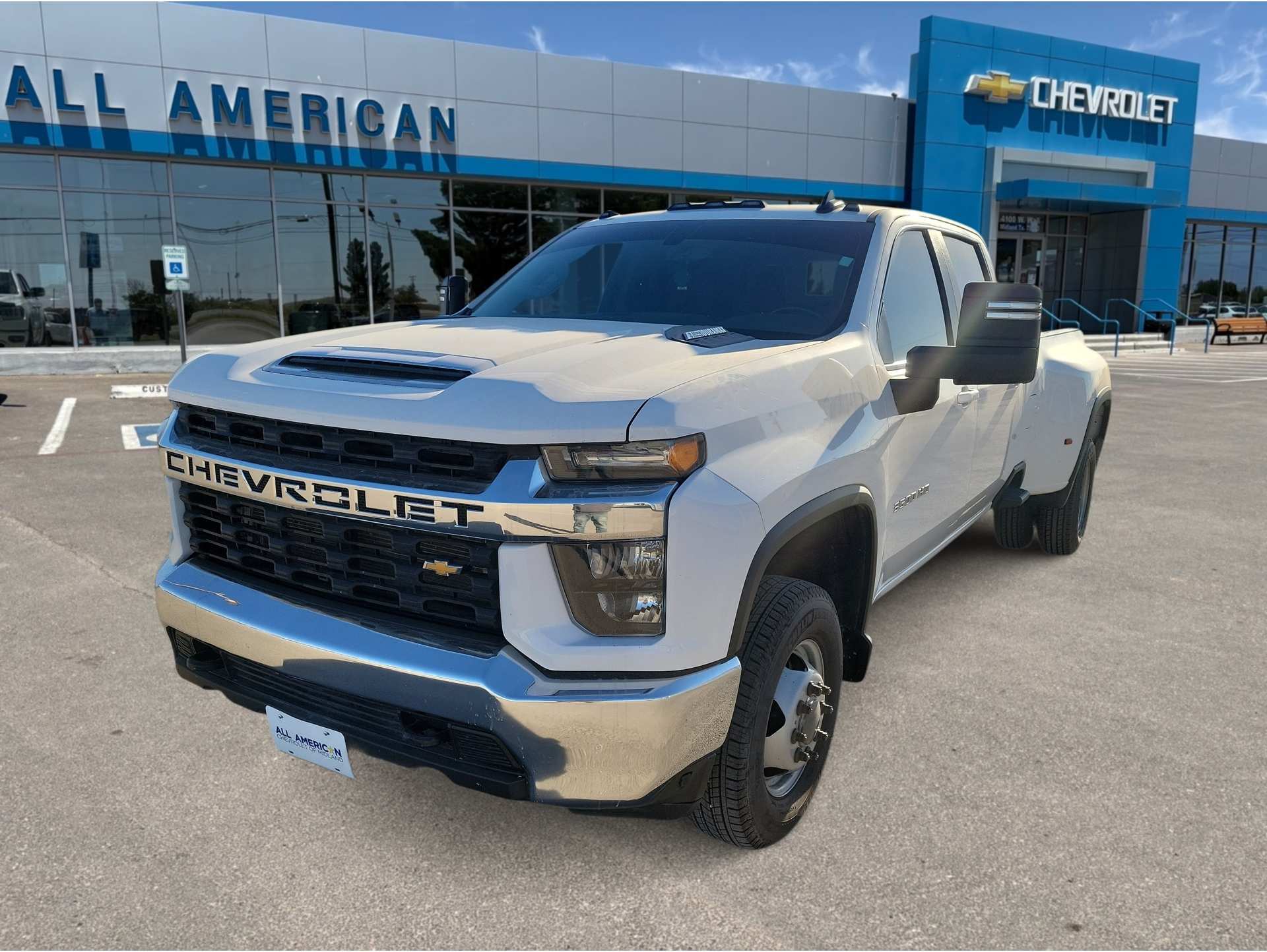 2023 Chevrolet Silverado 3500HD LT's photo