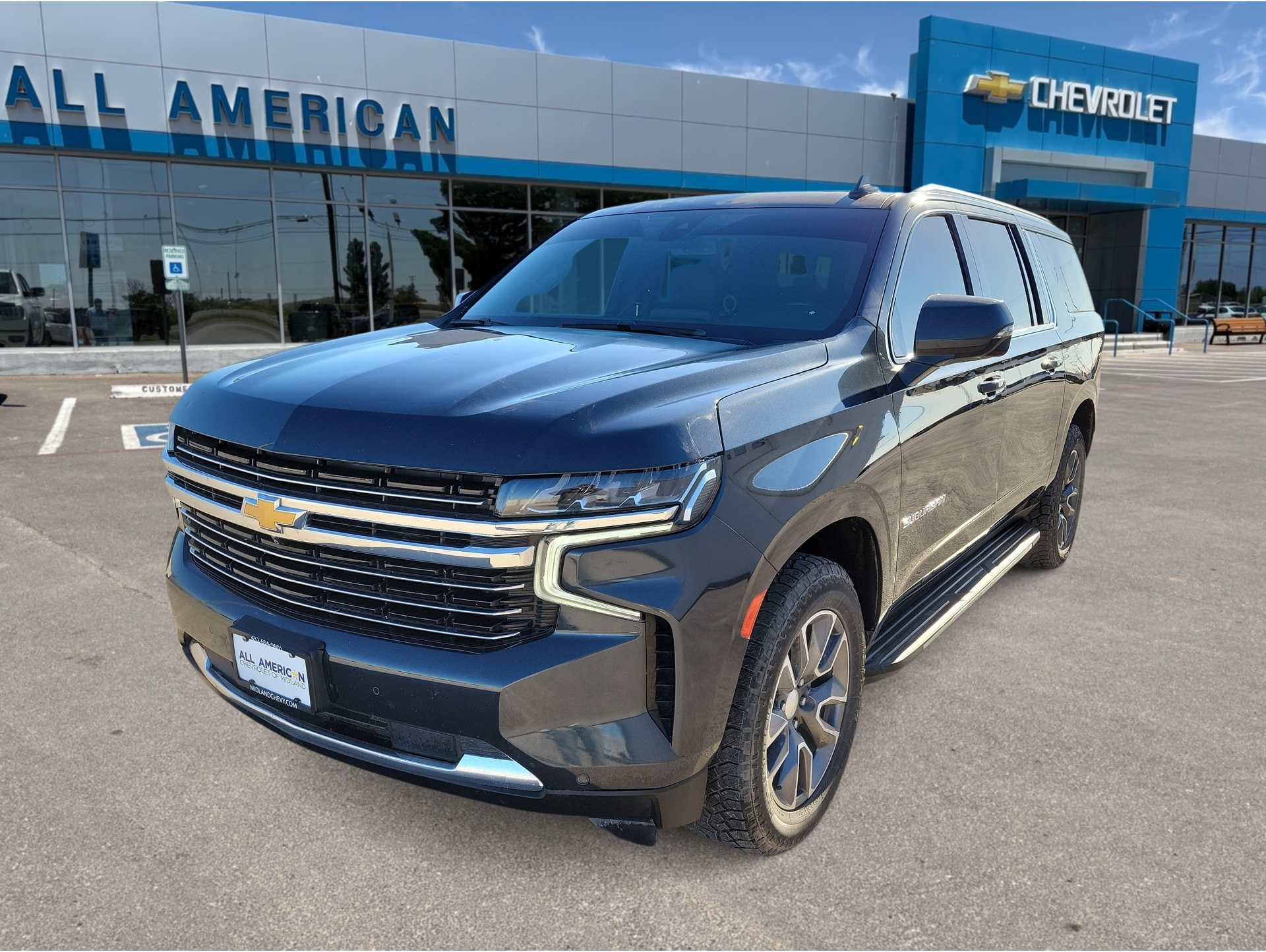 2022 Chevrolet Suburban LT's photo