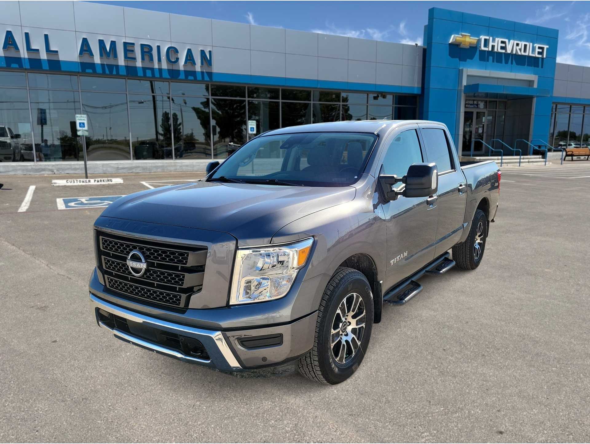 2024 Nissan Titan SV's photo