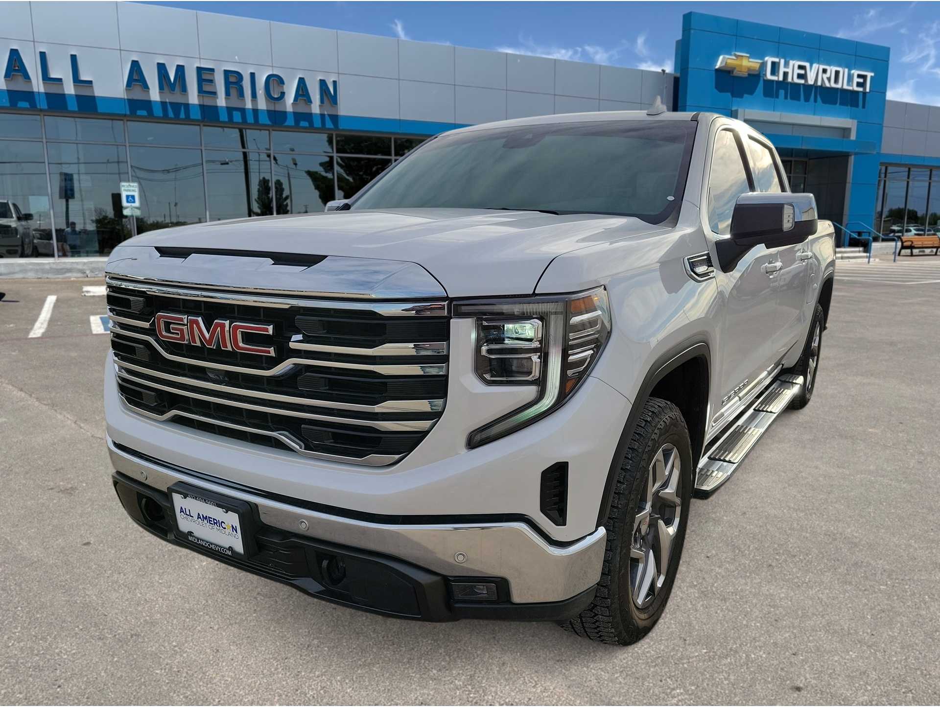 2024 GMC Sierra SLT's photo