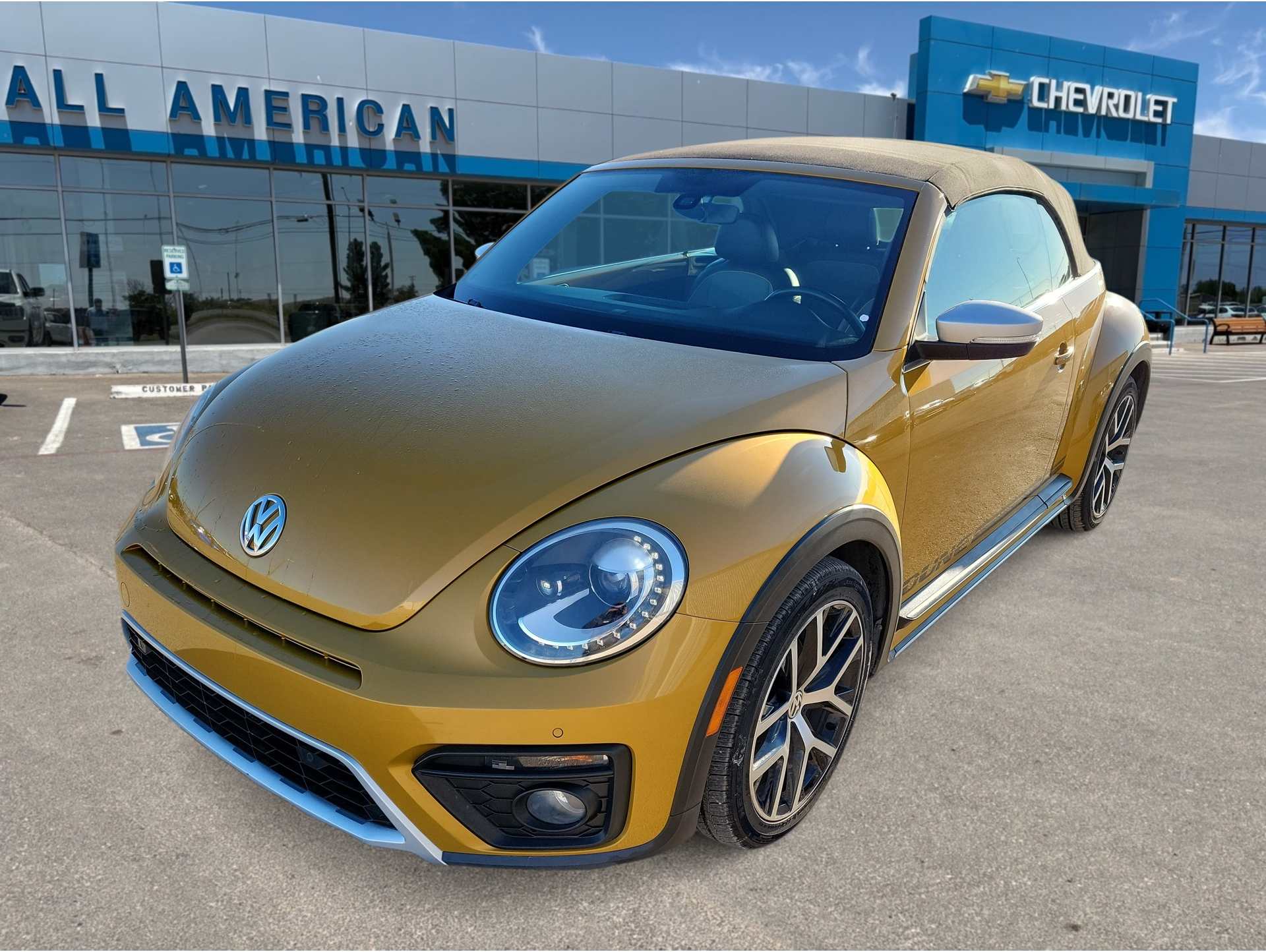 2017 Volkswagen Beetle Dune's photo