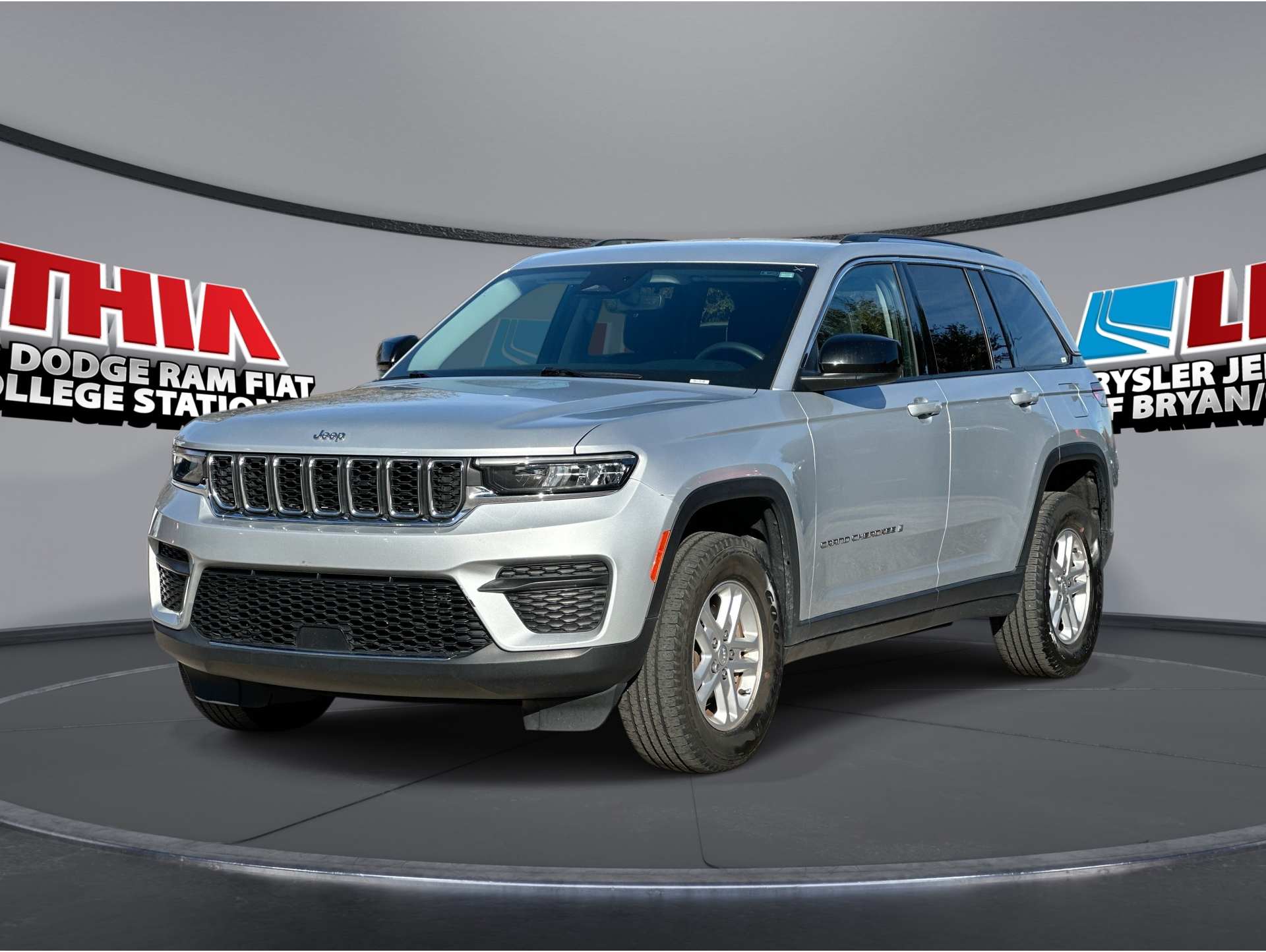 2023 Jeep Grand Cherokee Laredo's photo