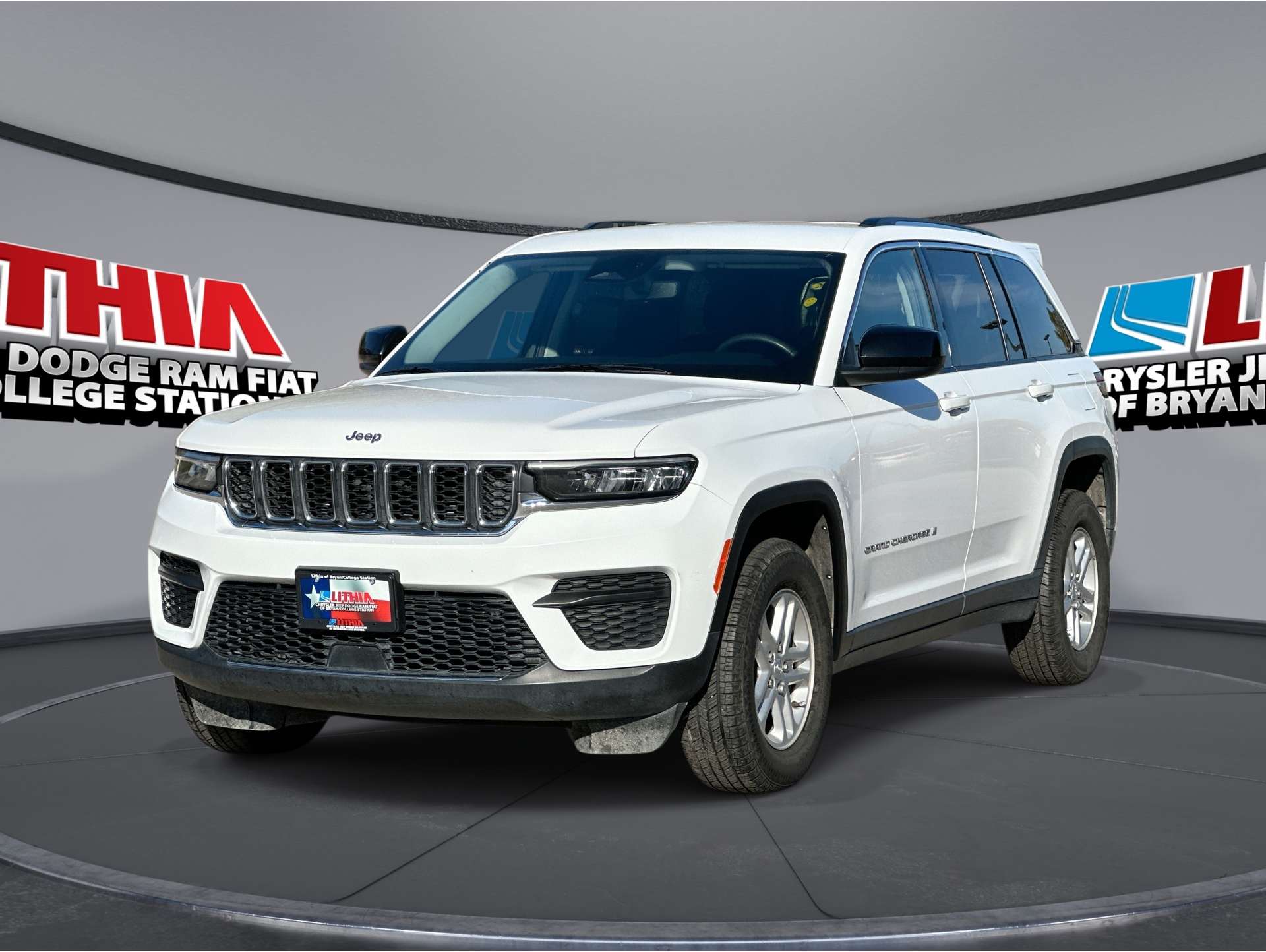 2023 Jeep Grand Cherokee Laredo's photo