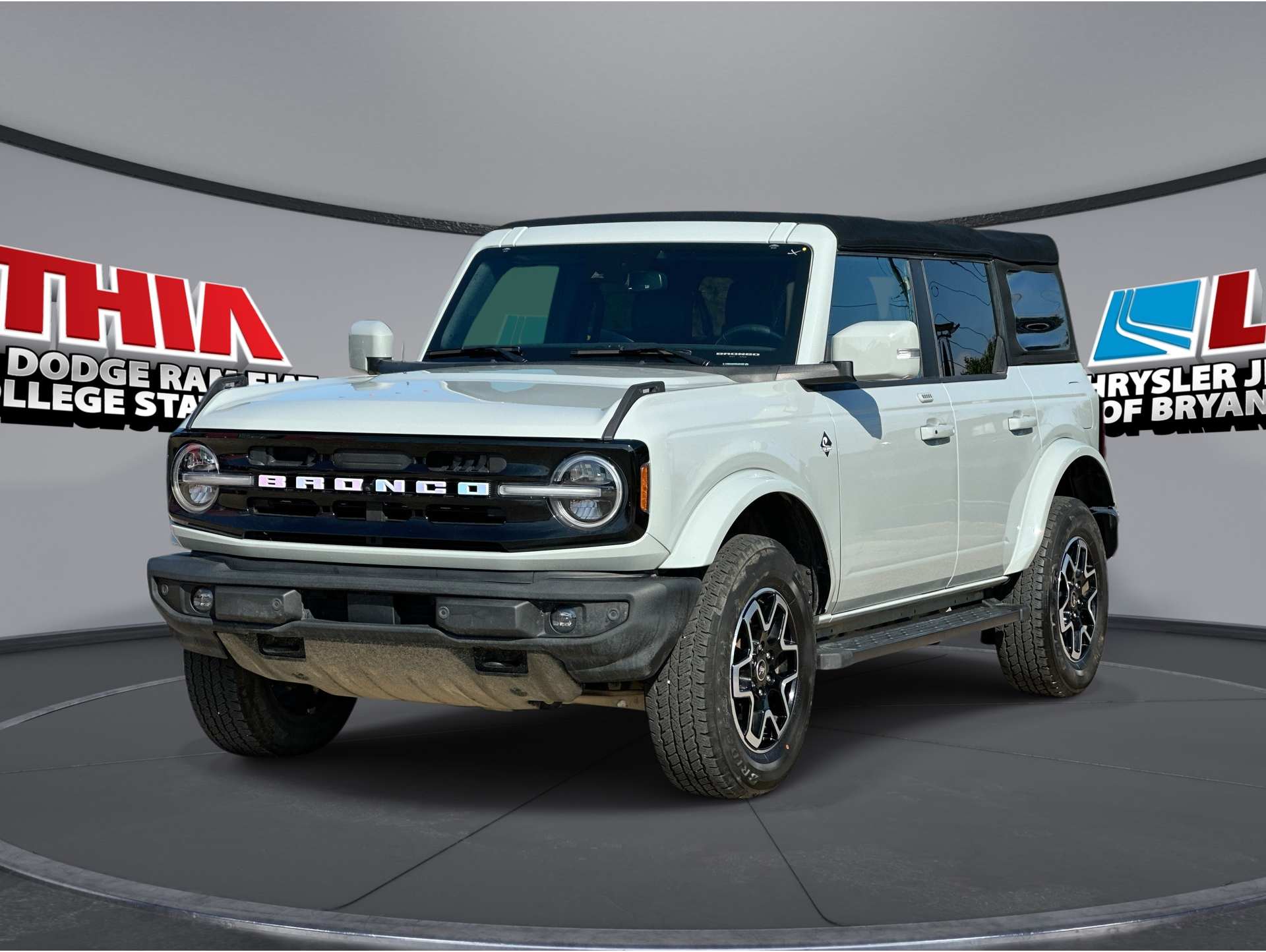 2022 Ford Bronco 4-Door Outer Banks's photo