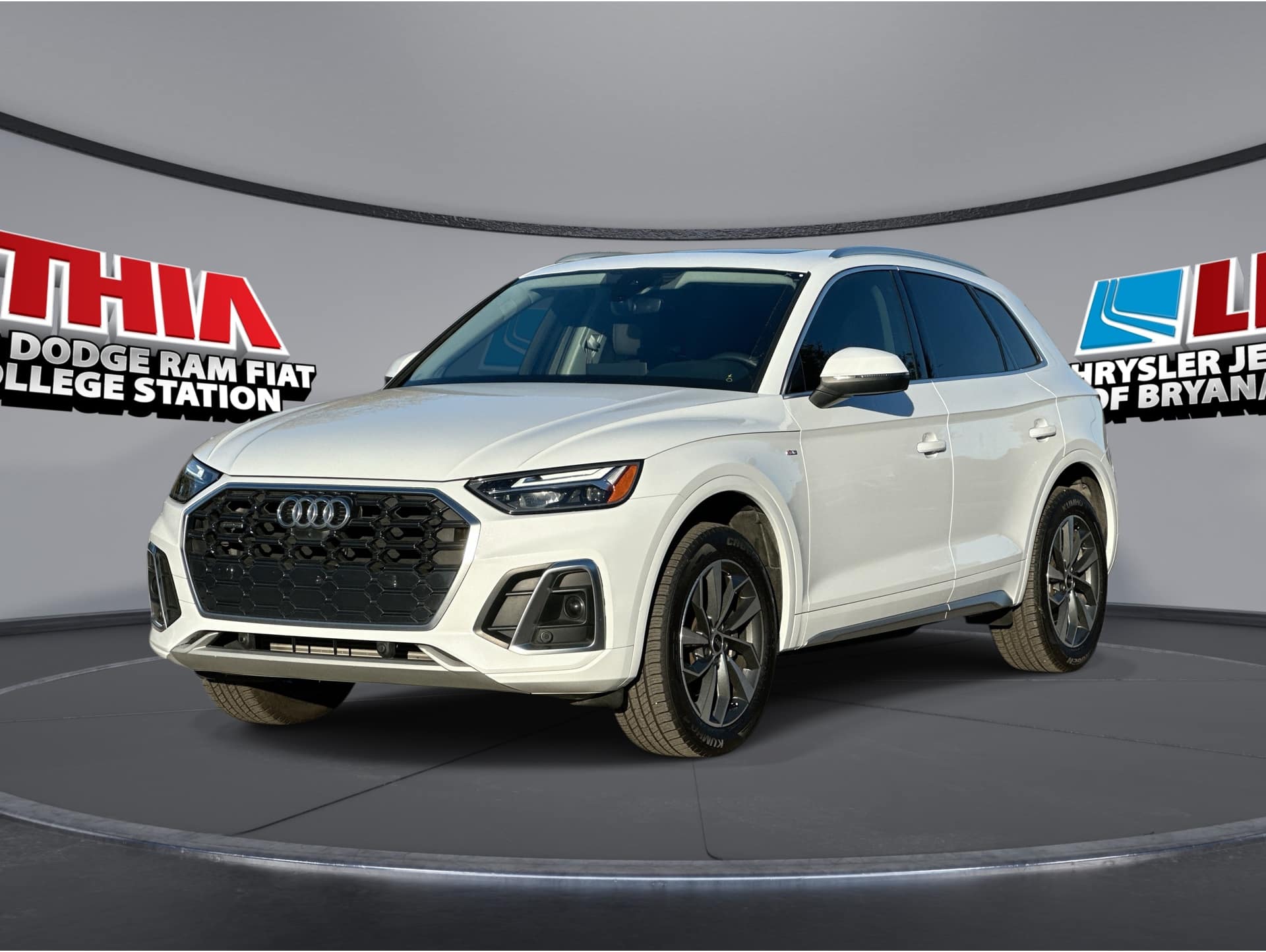 2022 Audi Q5 Premium Plus's photo