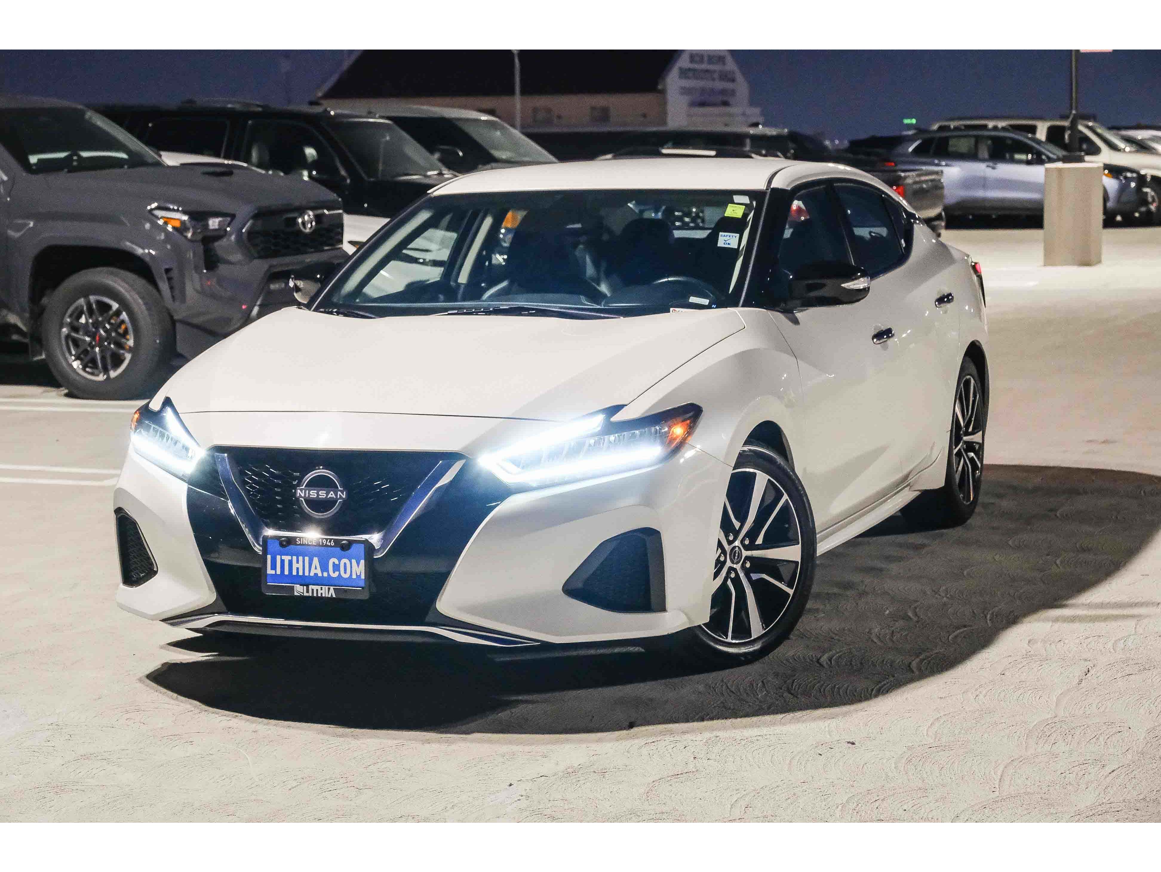 2023 Nissan Maxima SV's photo