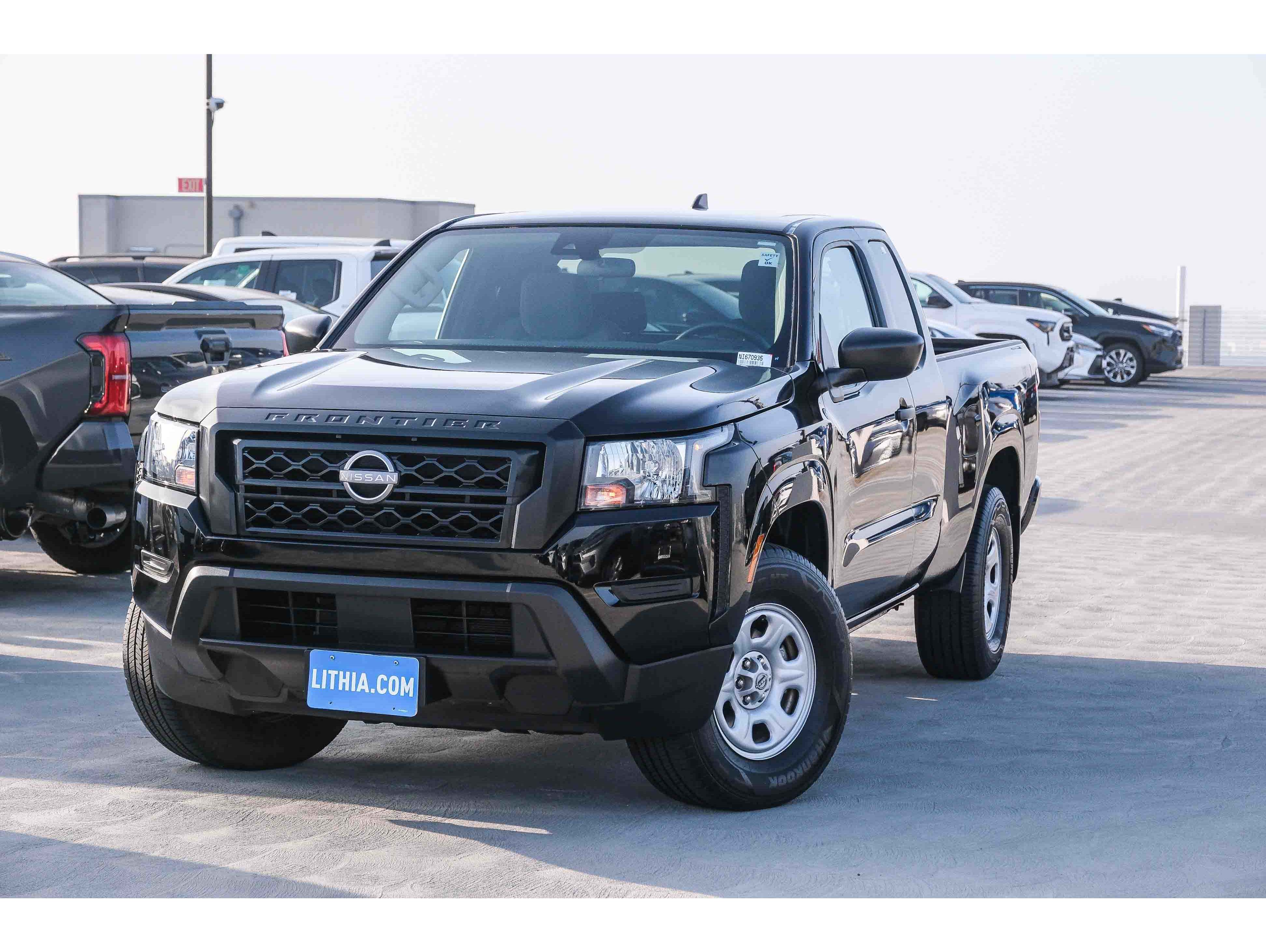 2023 Nissan Frontier S's photo