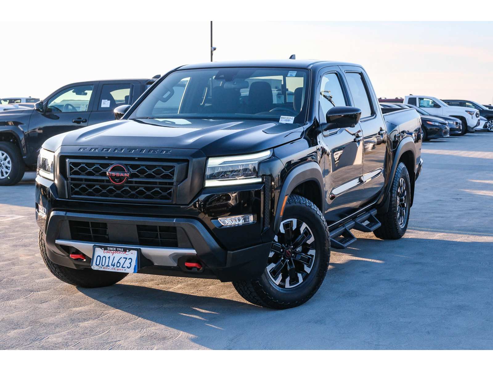 2023 Nissan Frontier PRO-X's photo