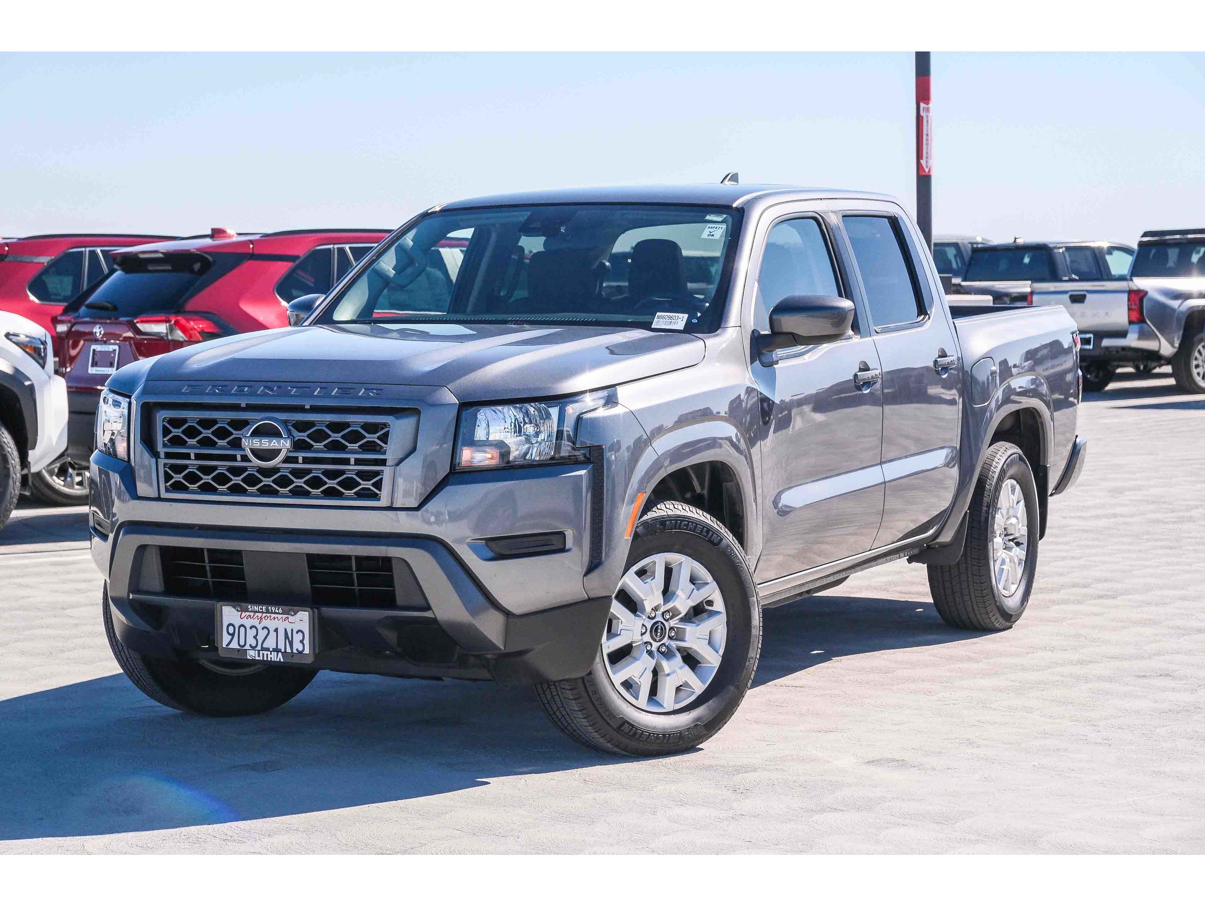 2022 Nissan Frontier SV's photo