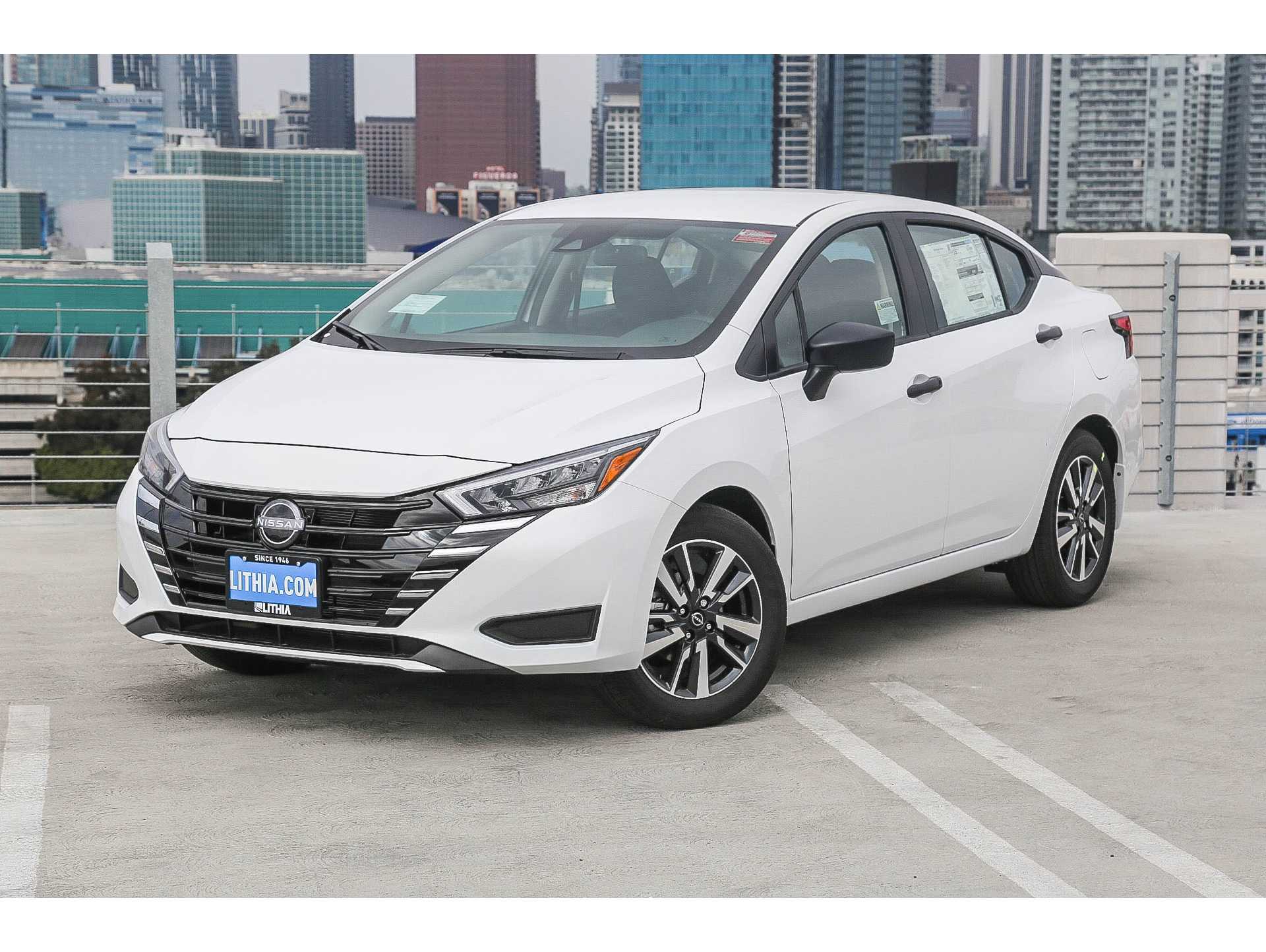 2025 Nissan Versa S's photo