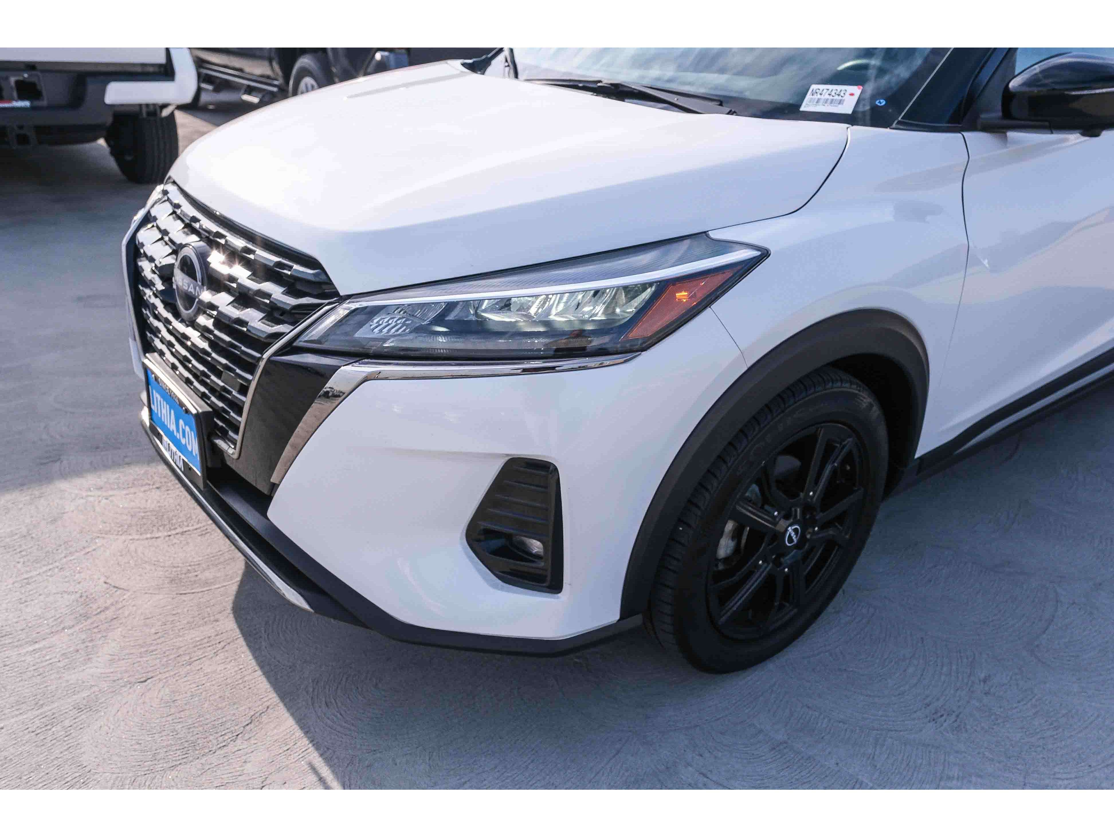 2022 Nissan Kicks SR's photo