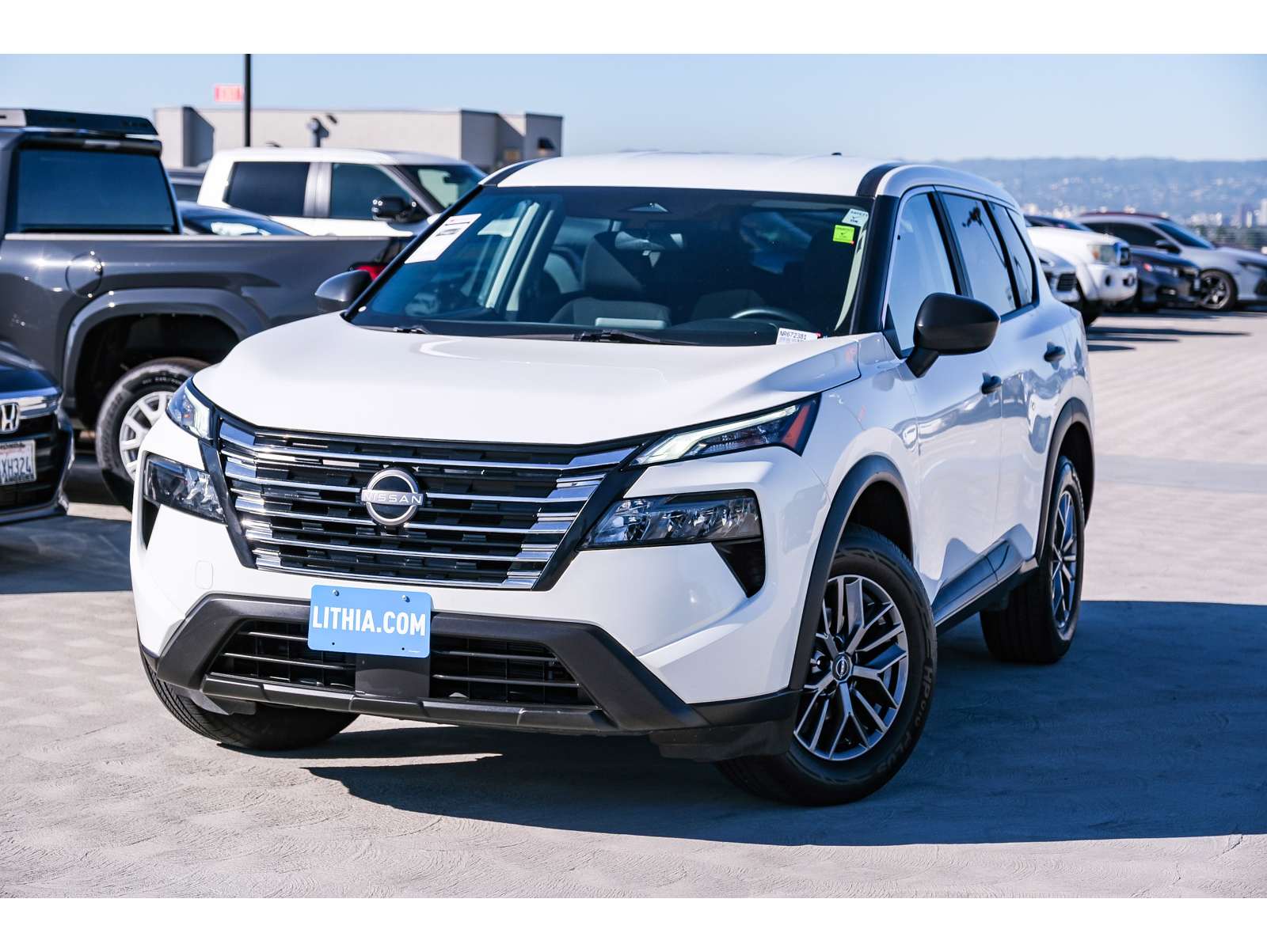 2024 Nissan Rogue S's photo