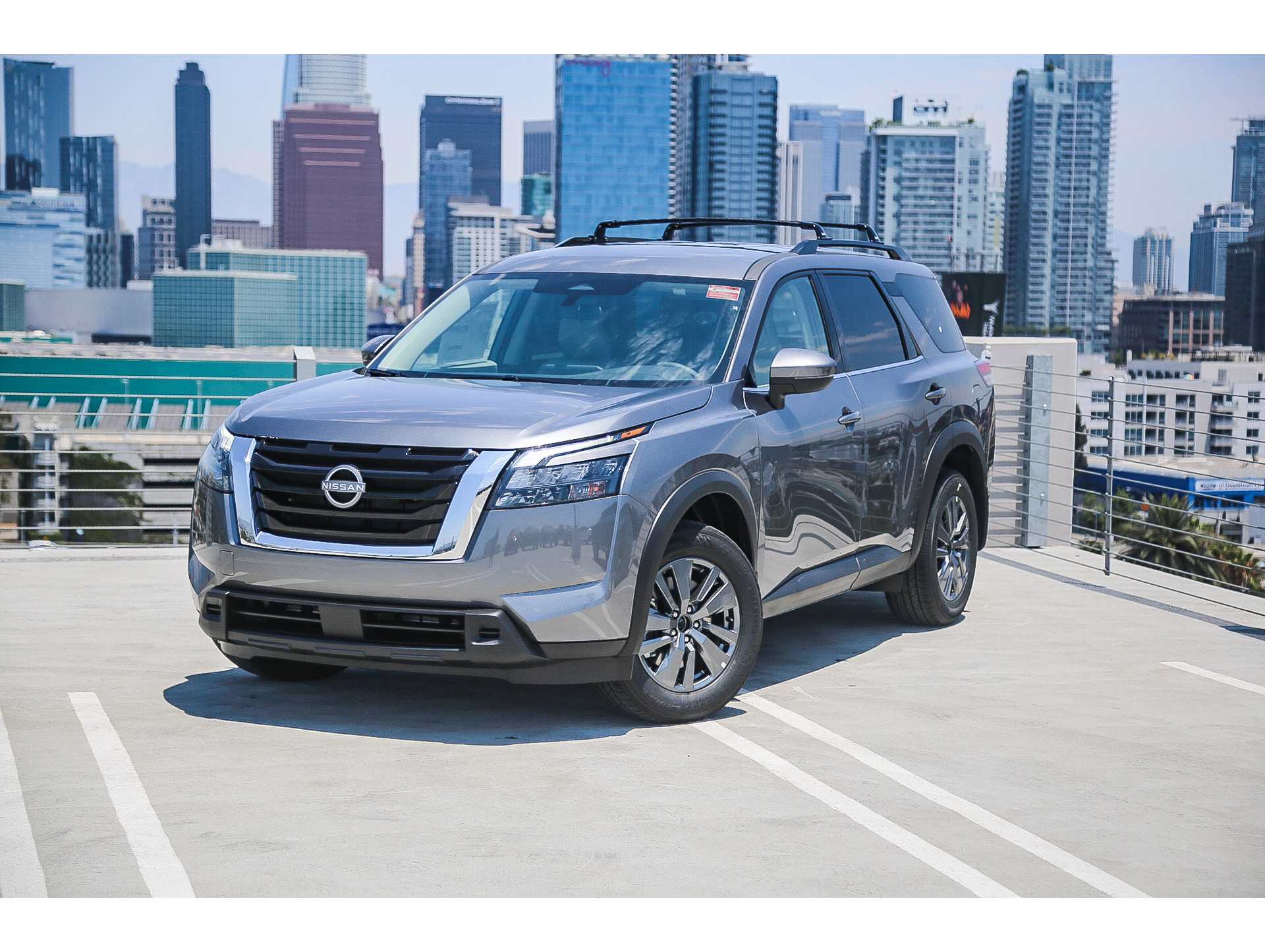 2025 Nissan Pathfinder SV's photo