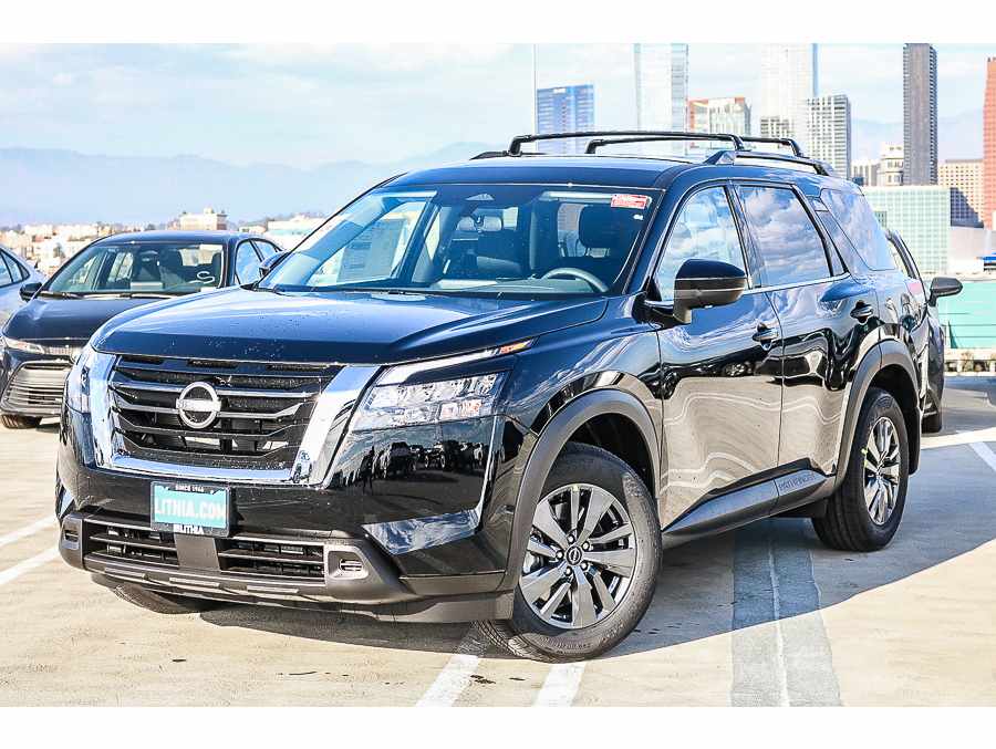2025 Nissan Pathfinder SV's photo