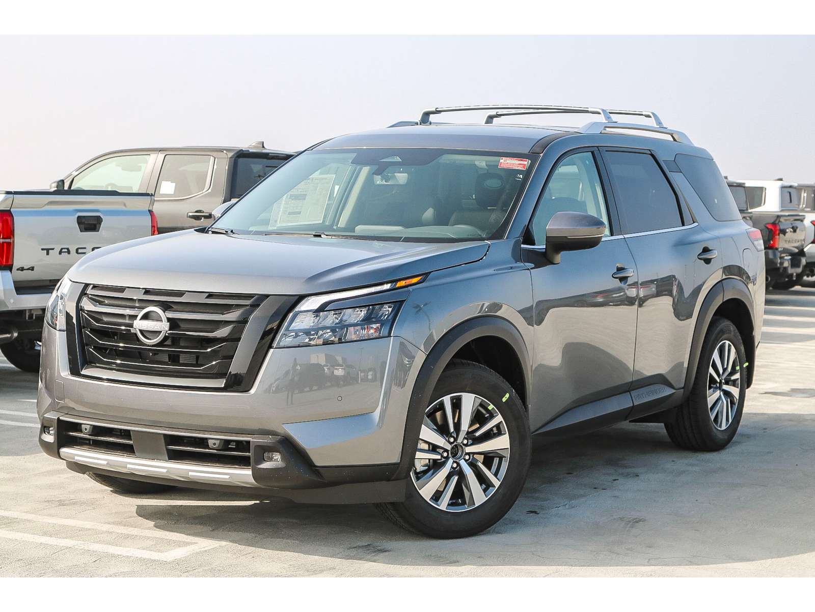 2025 Nissan Pathfinder SL's photo