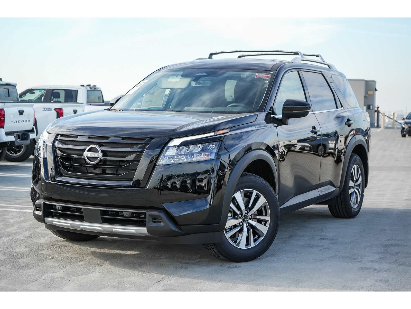 2025 Nissan Pathfinder SL's photo