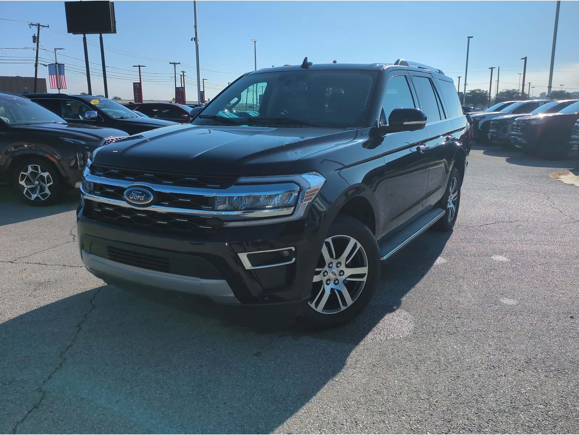 2023 Ford Expedition Limited's photo