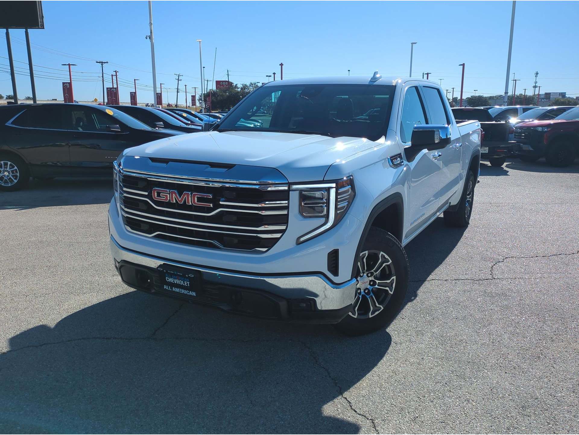 2025 GMC Sierra 1500 SLT's photo