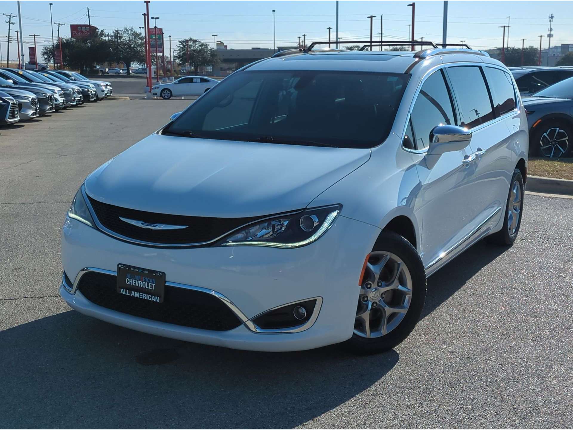 2018 Chrysler Pacifica Limited's photo