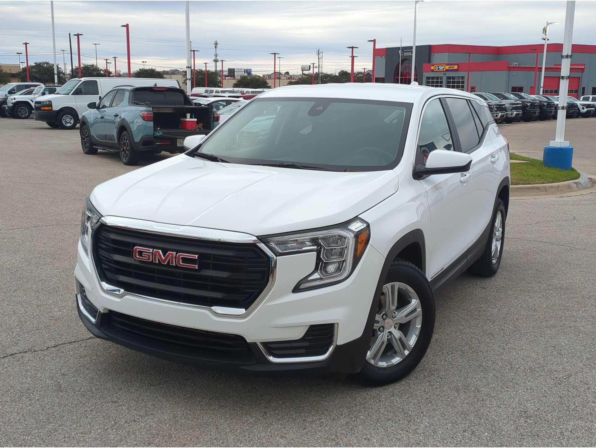 2024 GMC Terrain SLE's photo
