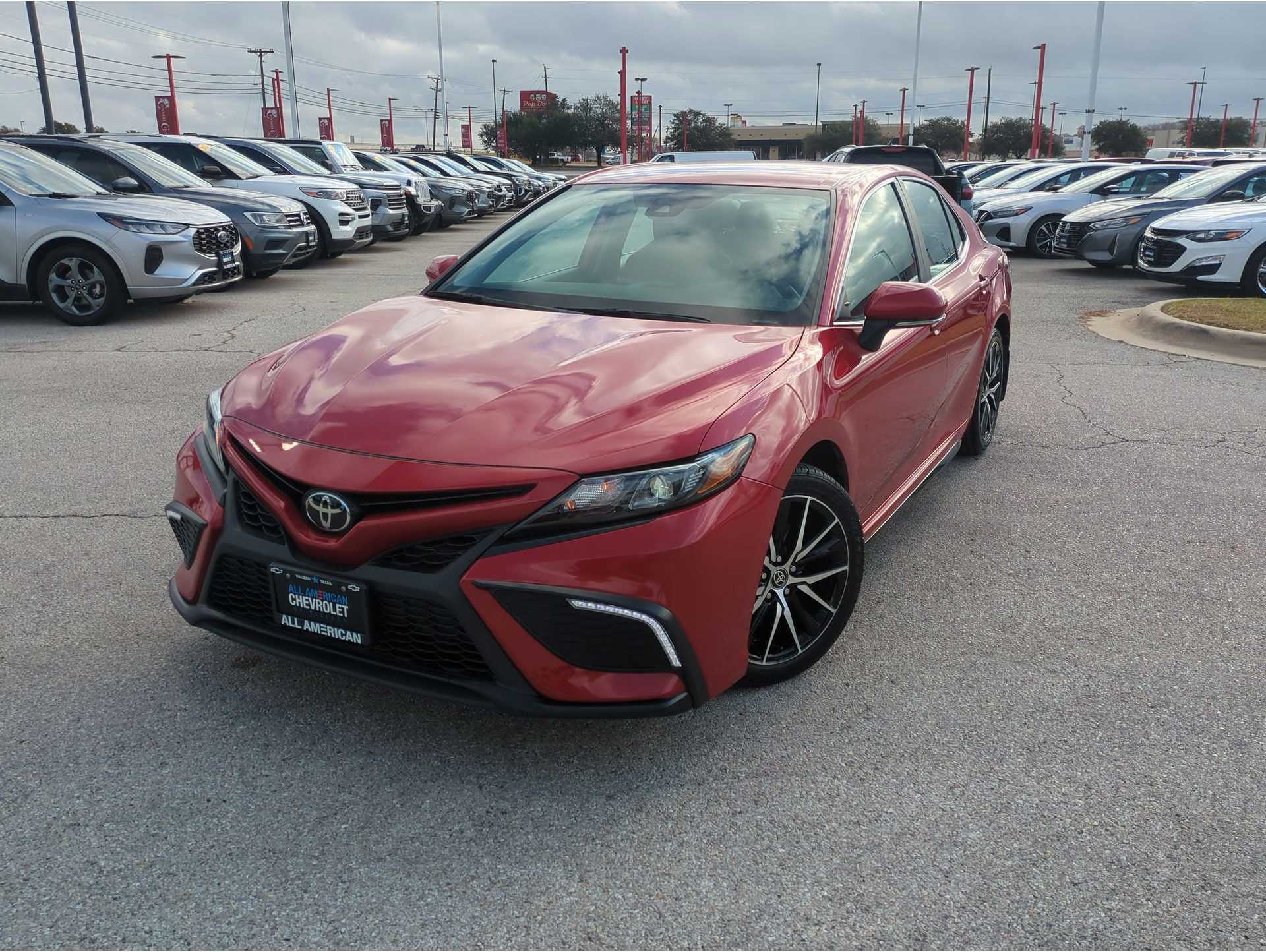 2024 Toyota Camry SE's photo