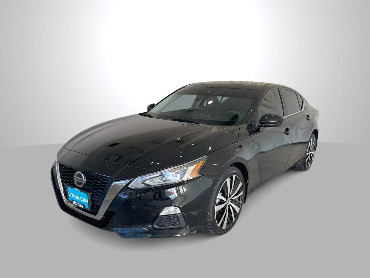 2022 Nissan Altima SR's photo