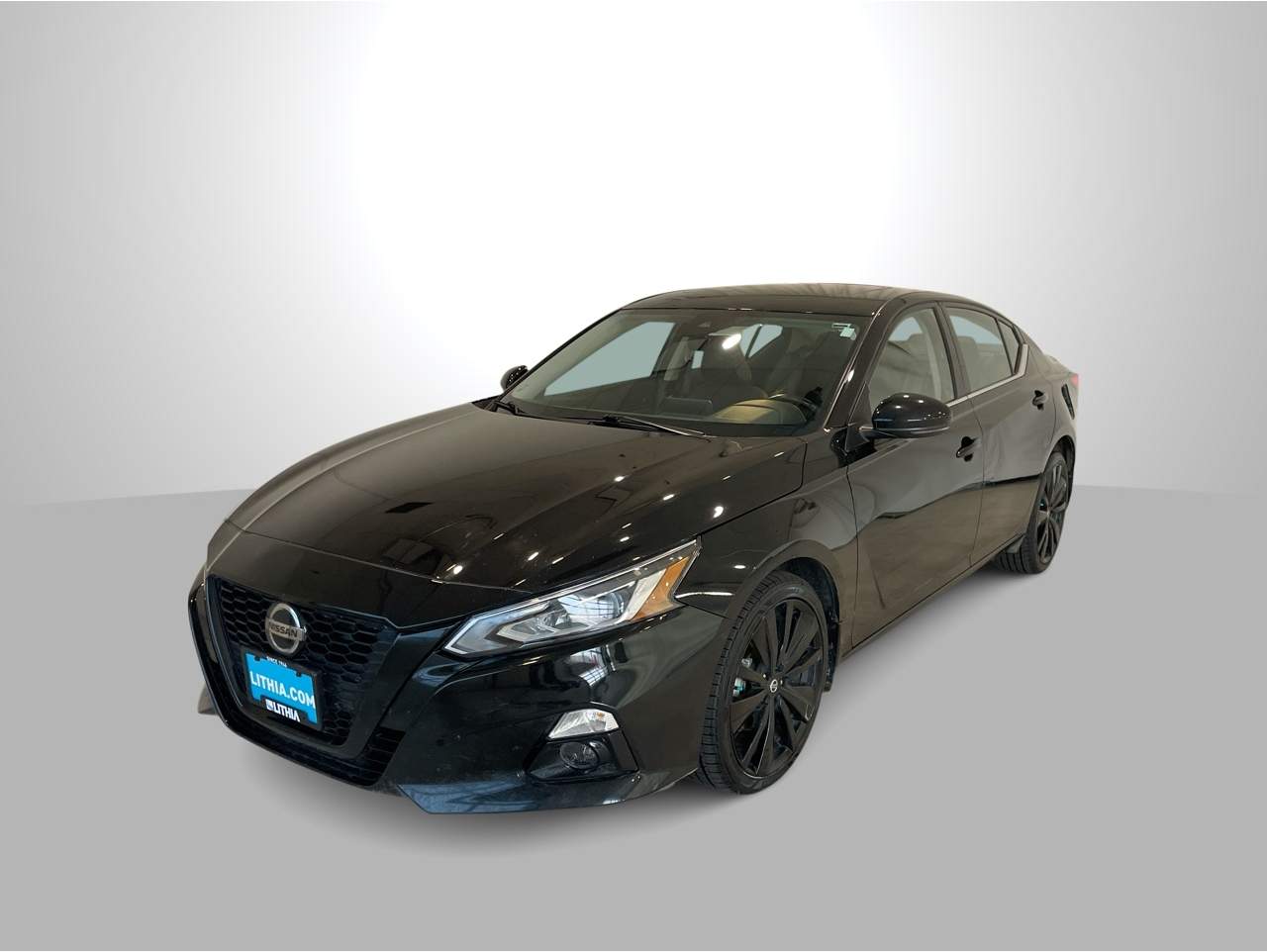 2022 Nissan Altima SR's photo