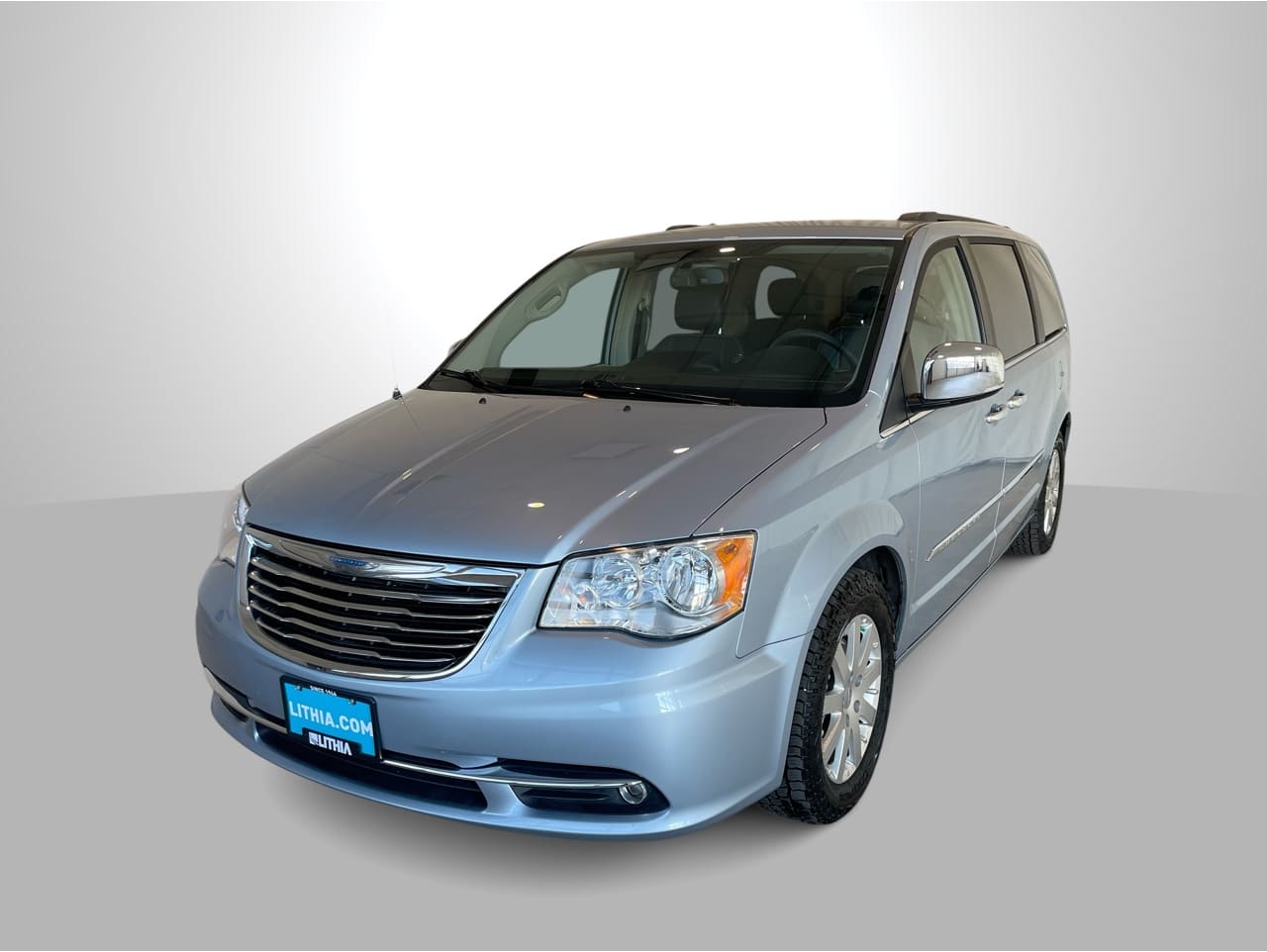 2012 Chrysler Town & Country Touring-L's photo