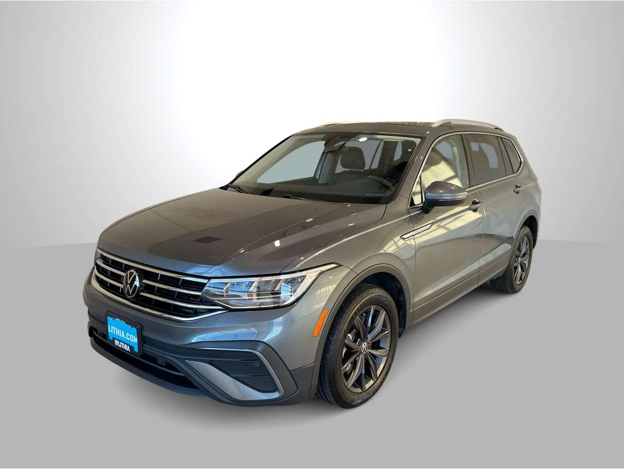2022 Volkswagen Tiguan SE's photo
