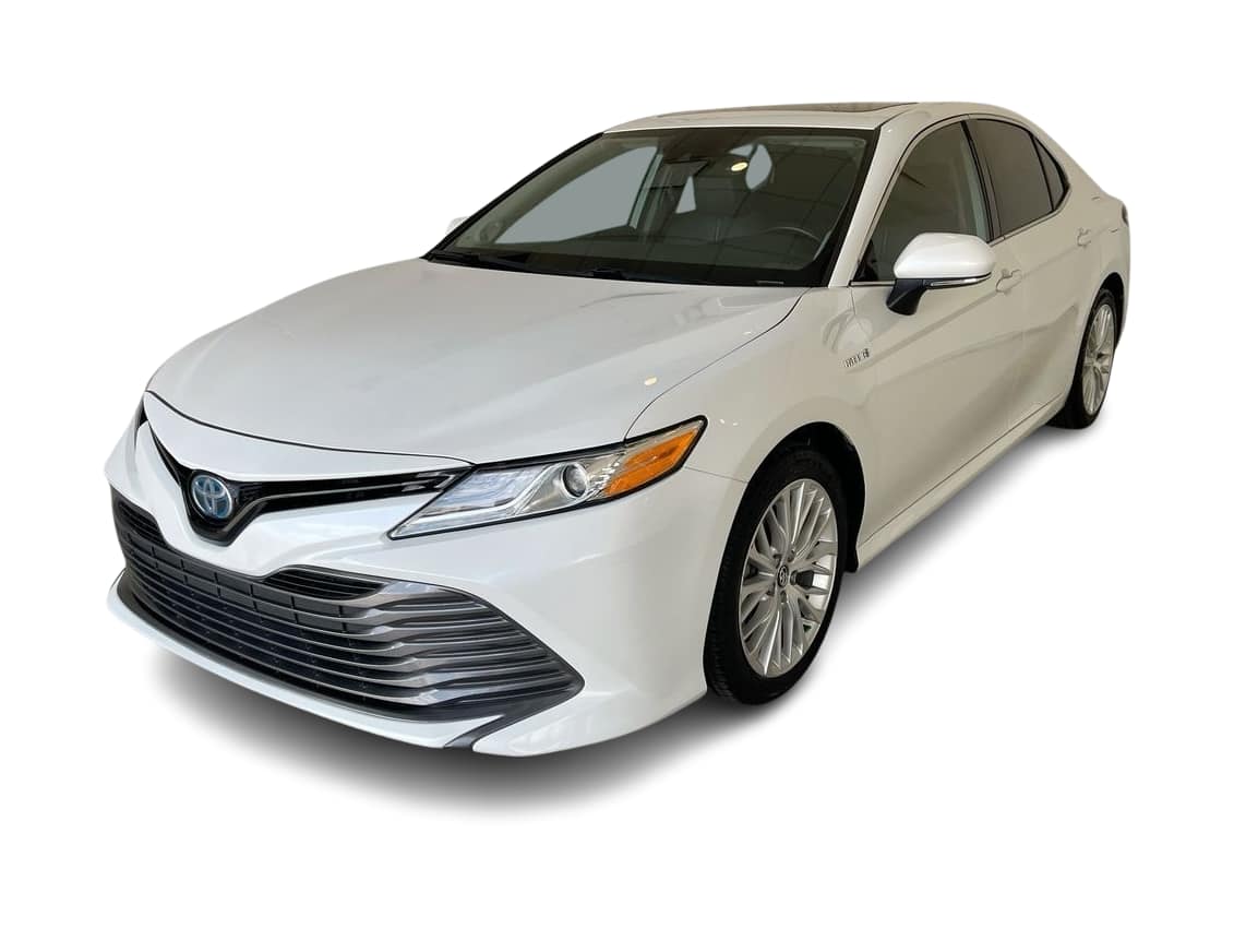 2020 Toyota Camry XLE Hero Image