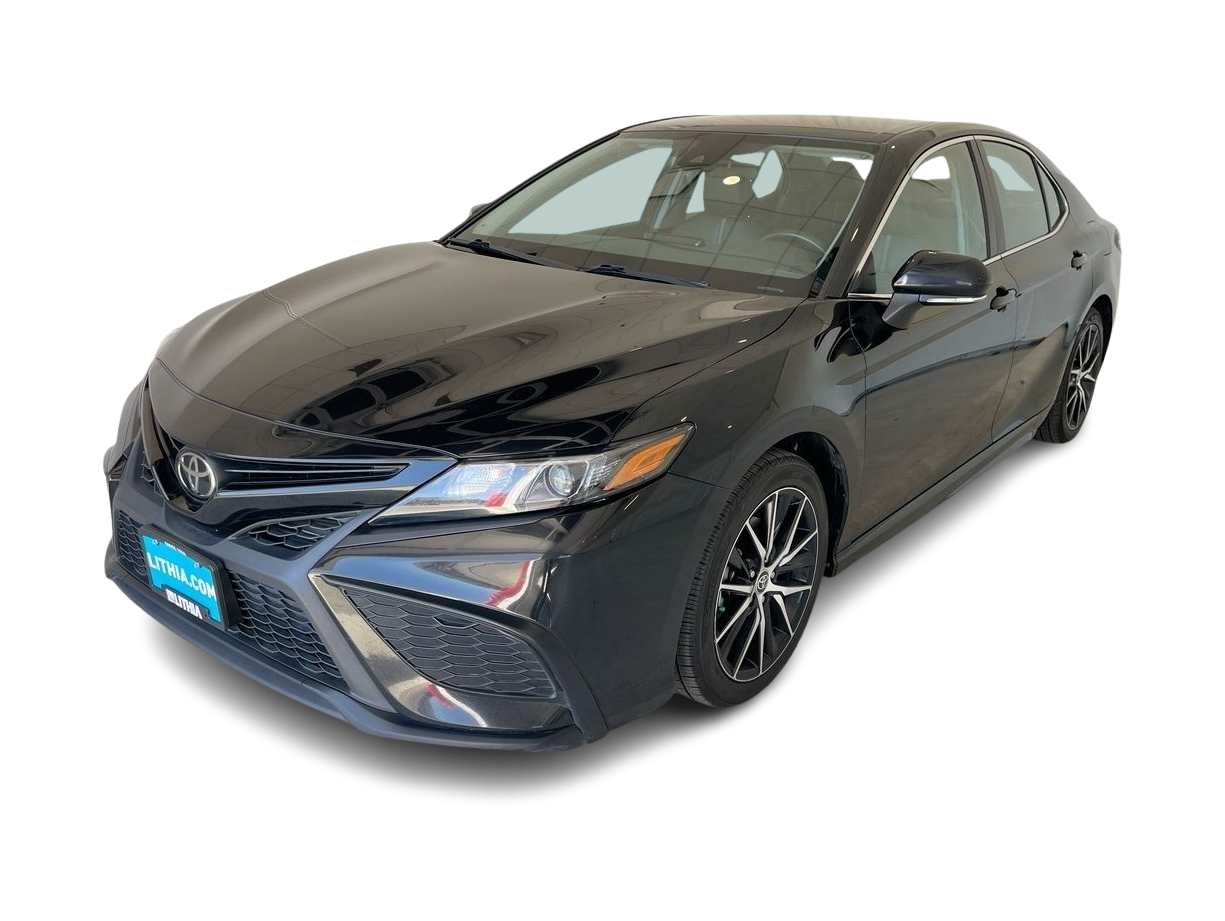 2022 Toyota Camry SE Hero Image