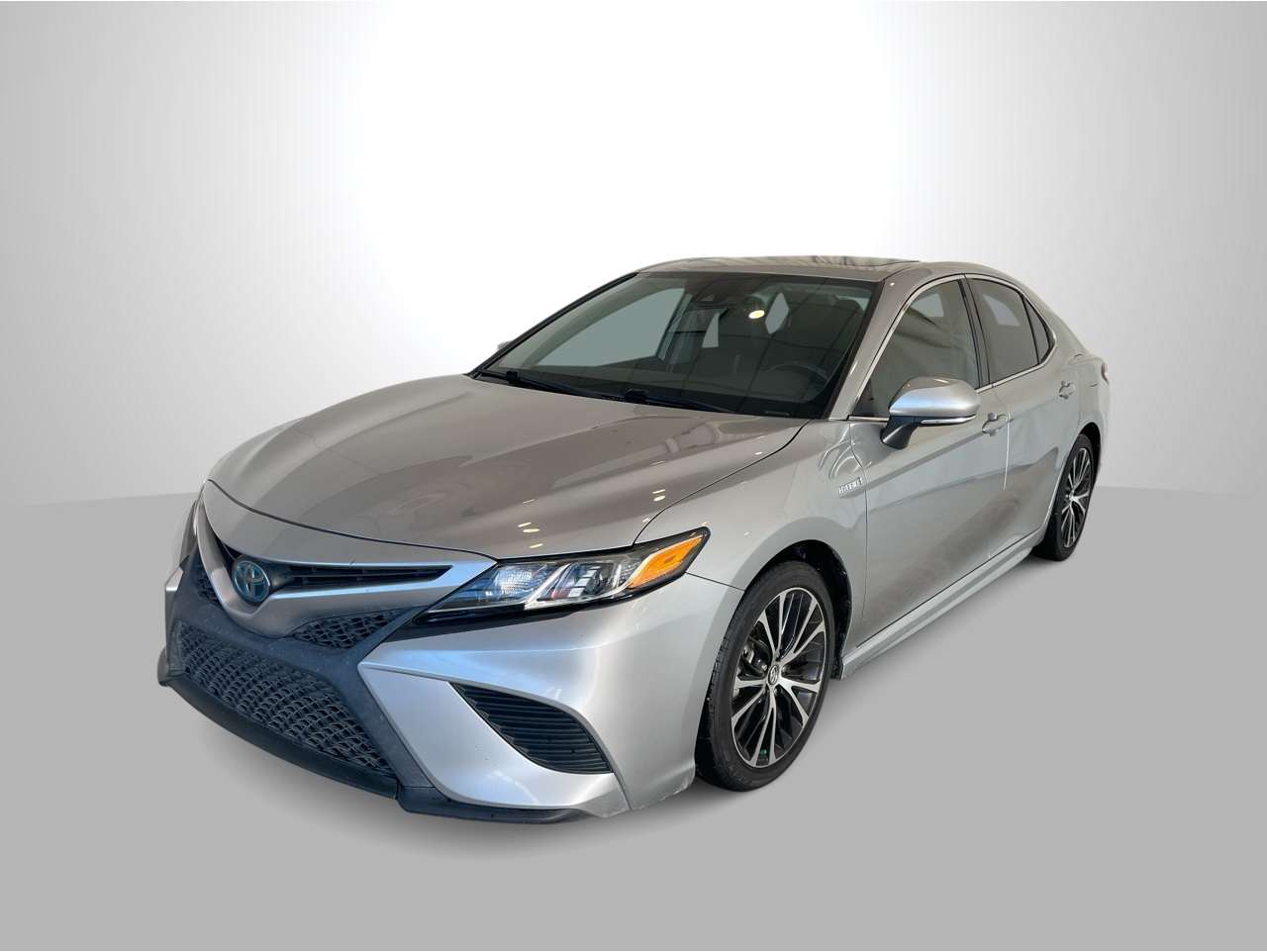 2020 Toyota Camry SE's photo