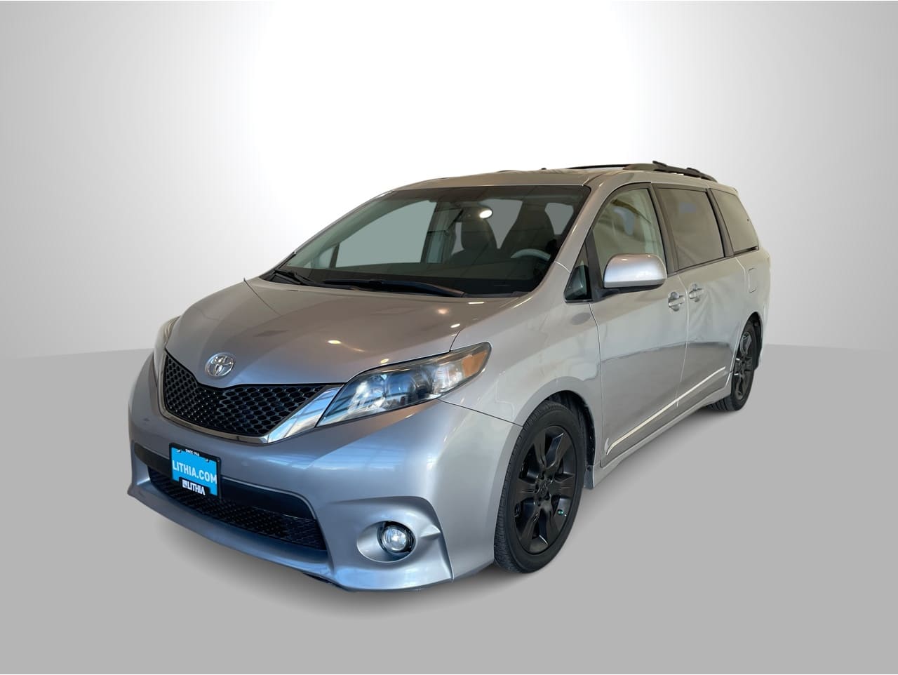 2012 Toyota Sienna SE's photo