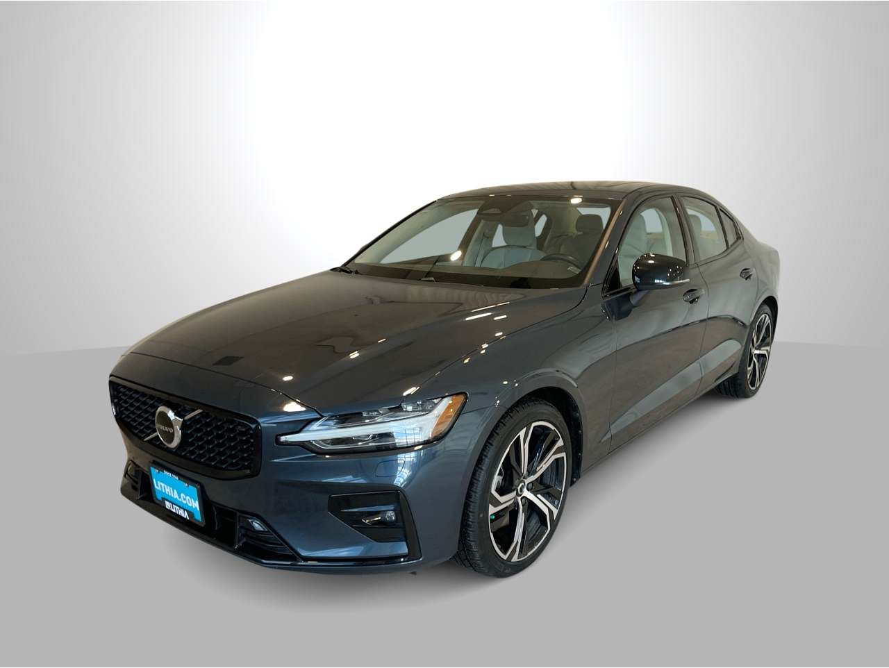 2024 Volvo S60 Core's photo