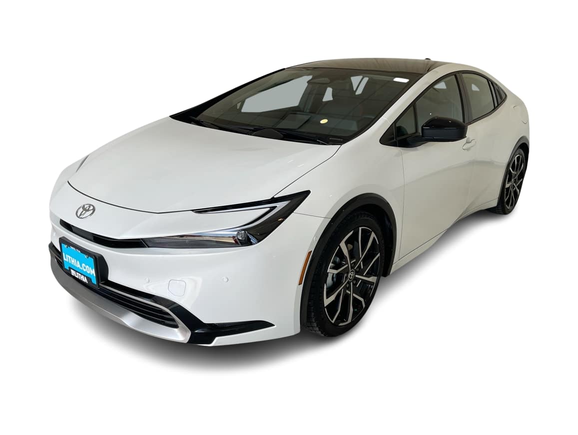 Thumbnail: 2026 Toyota Prius v - 1