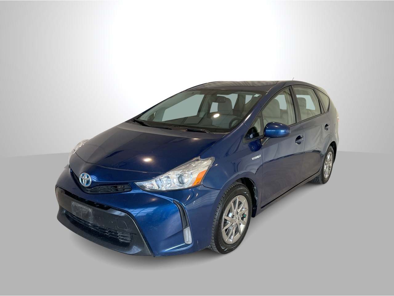 2017 Toyota Prius v Five's photo