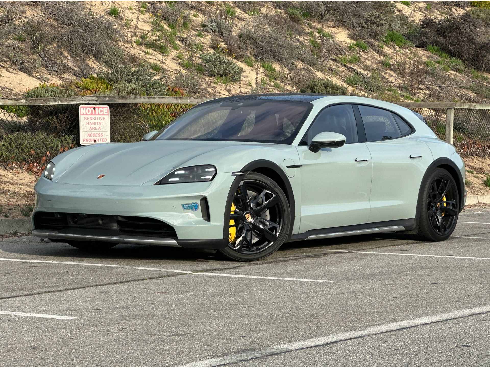 2025 Porsche Taycan S's photo