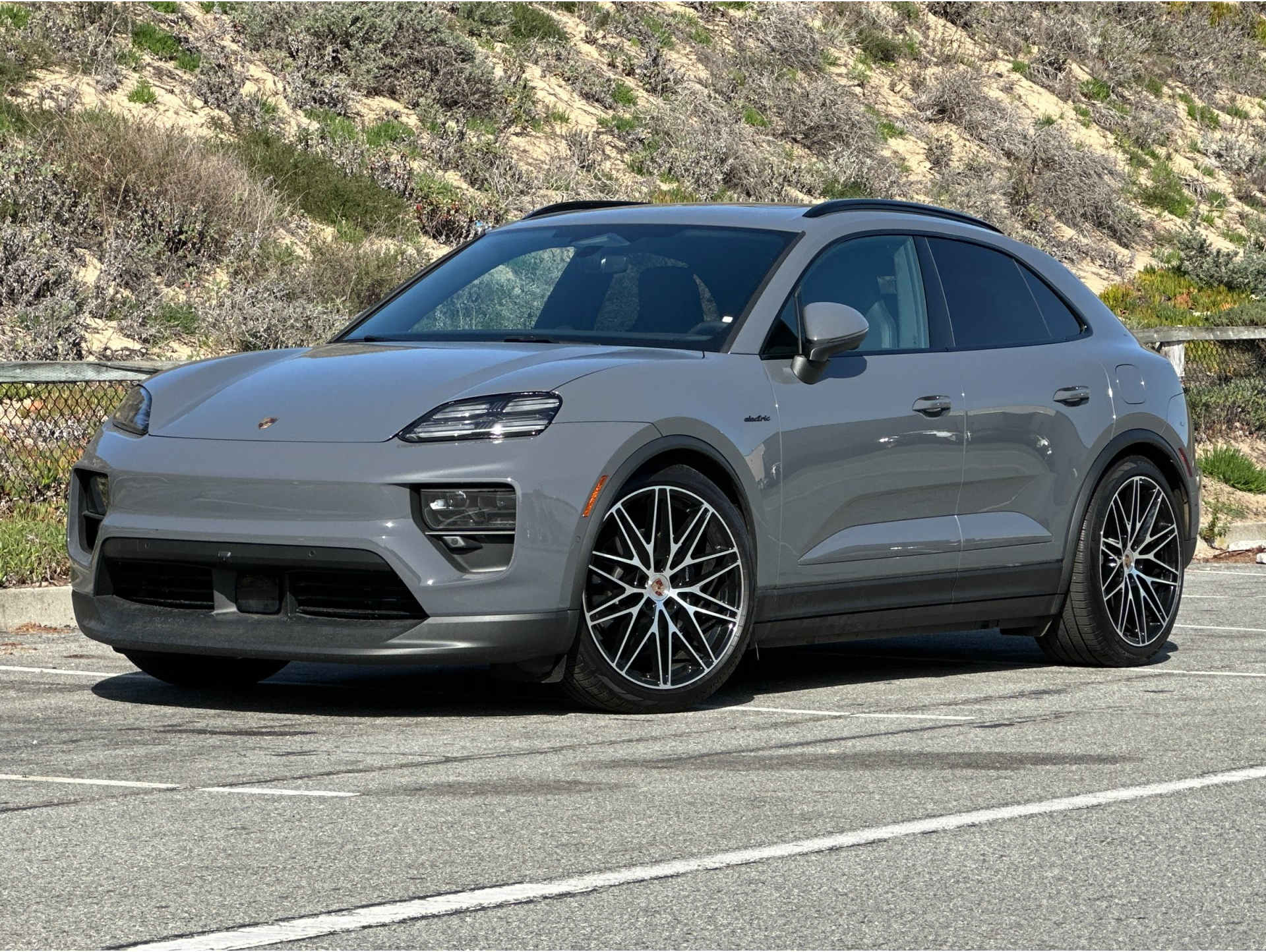 2025 Porsche Macan Base