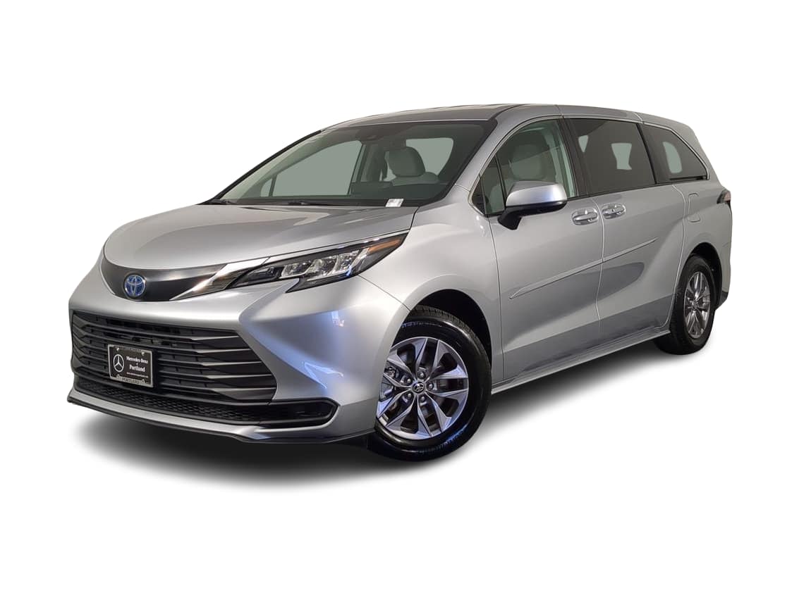 2022 Toyota Sienna LE -
                Portland, OR