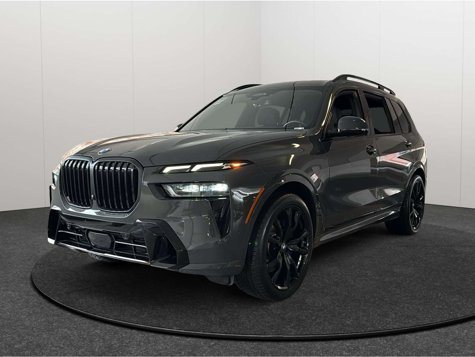 2023 BMW X7 40i's photo