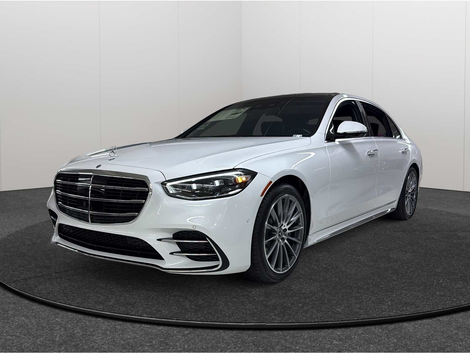 2025 Mercedes-Benz S-Class S 580e's photo