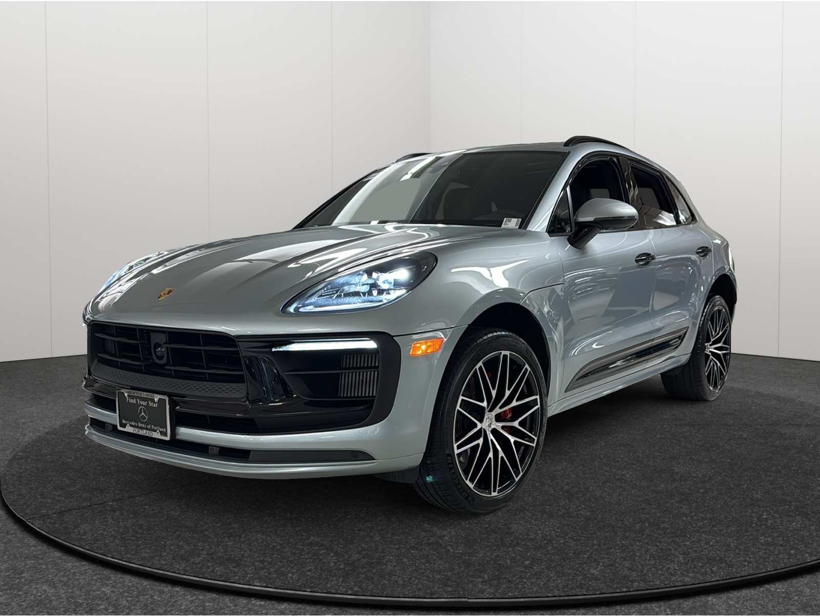 2022 Porsche Macan S's photo