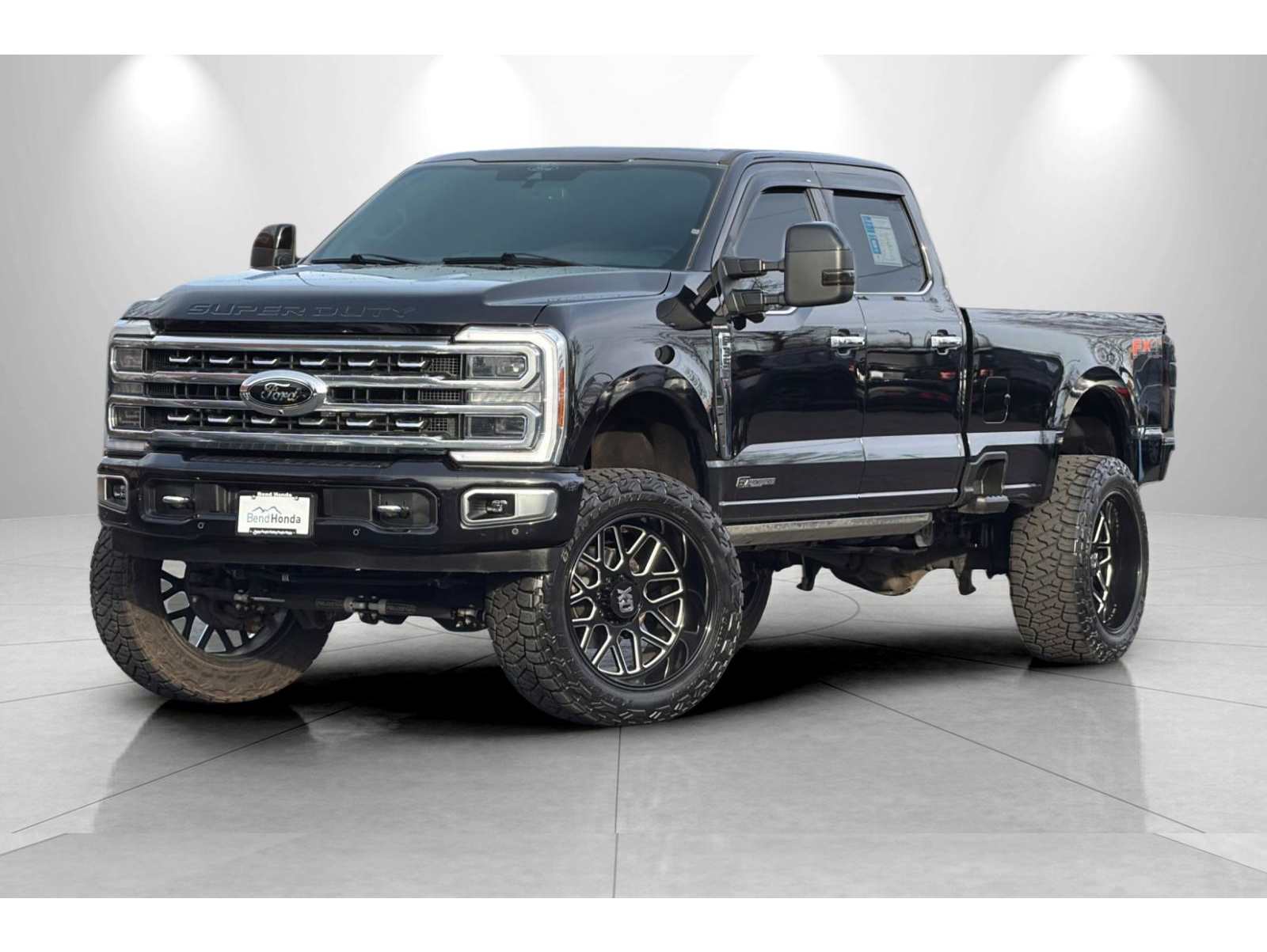 2024 Ford F-350 Super Duty Platinum's photo