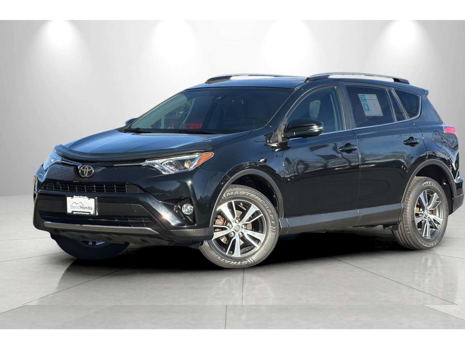 2018 Toyota RAV4 XLE's photo