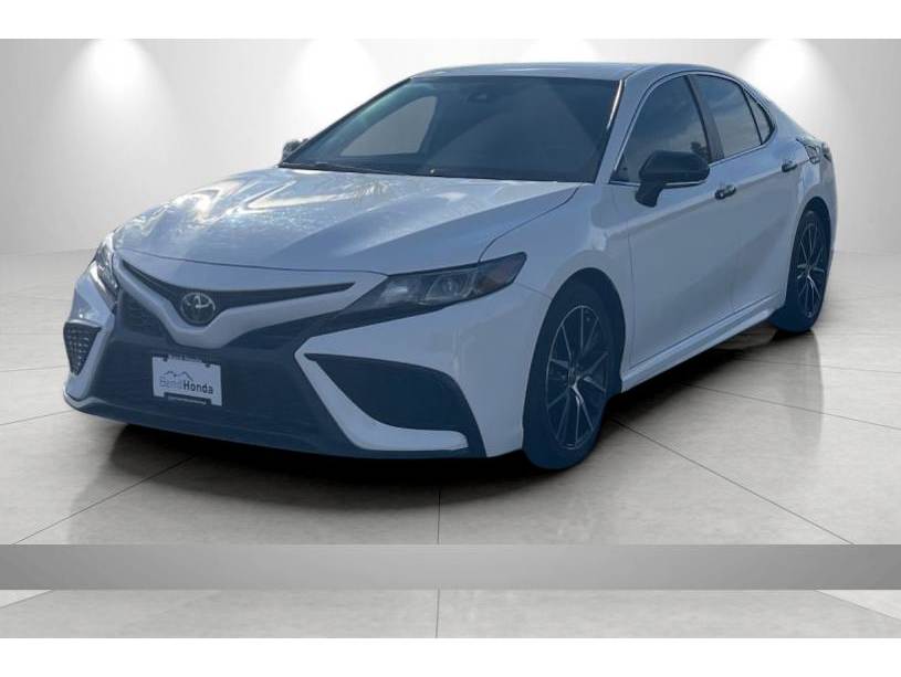 2023 Toyota Camry SE's photo