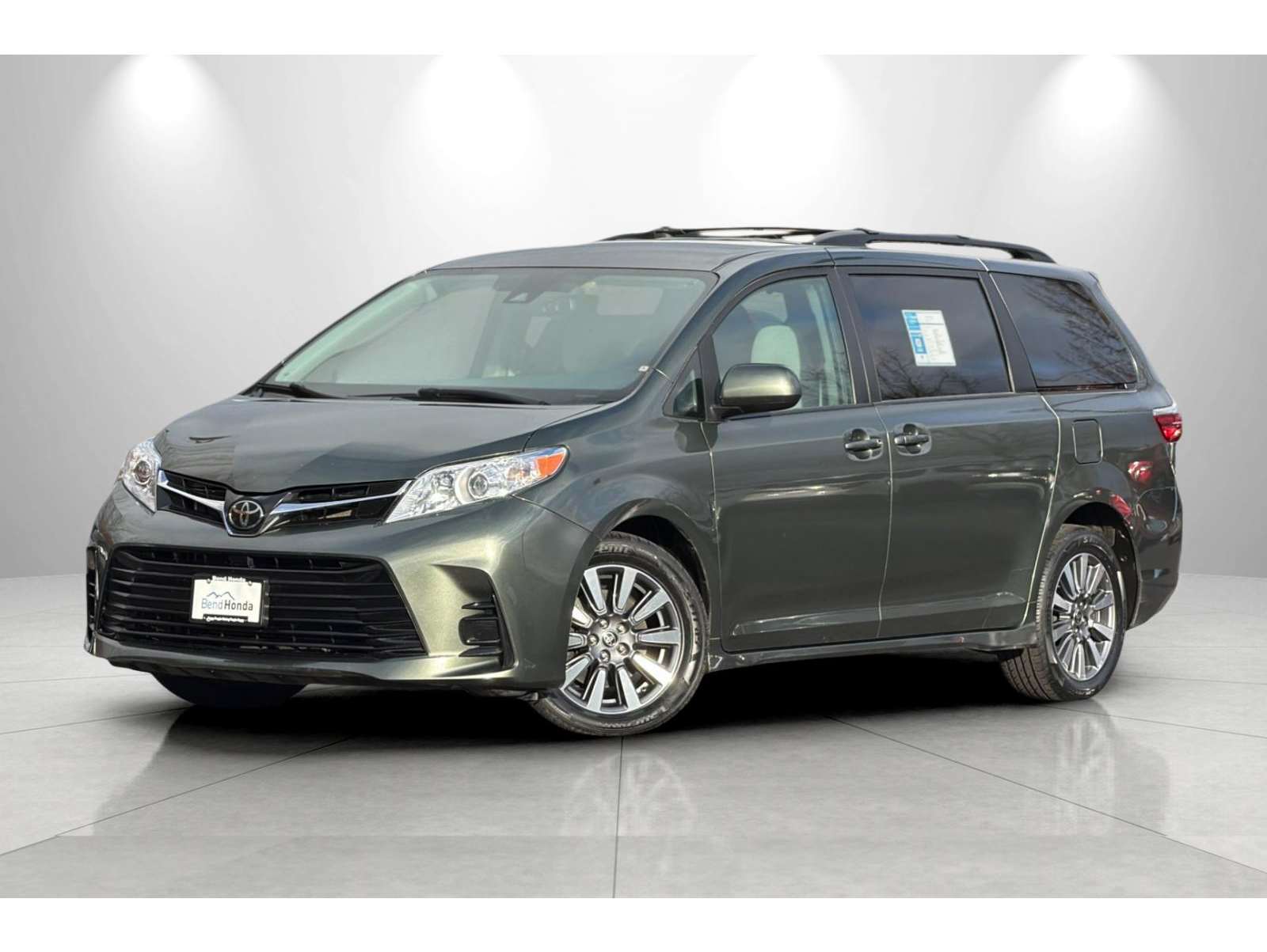 2020 Toyota Sienna LE's photo