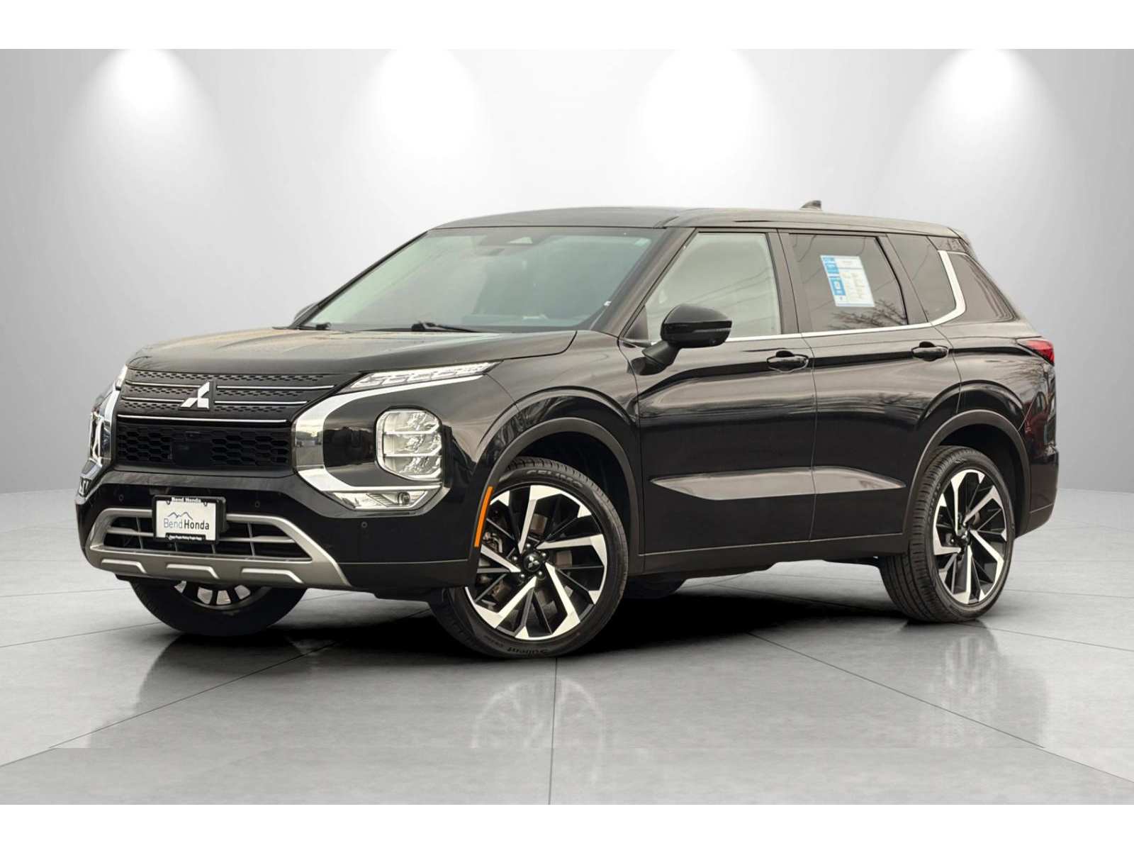 2024 Mitsubishi Outlander SE's photo