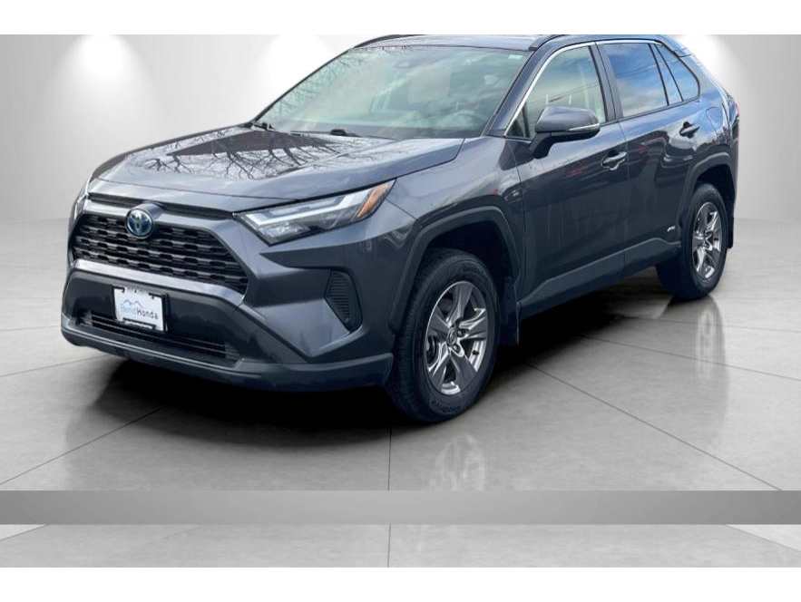 2024 Toyota RAV4 LE's photo