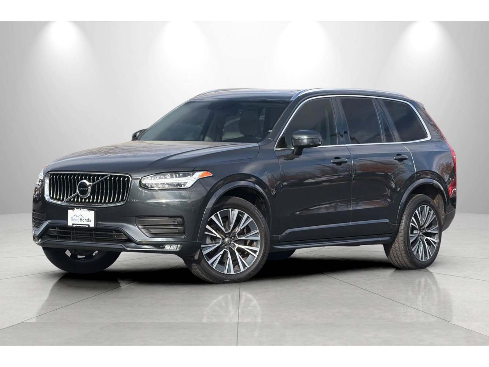 2022 Volvo XC90 Momentum's photo