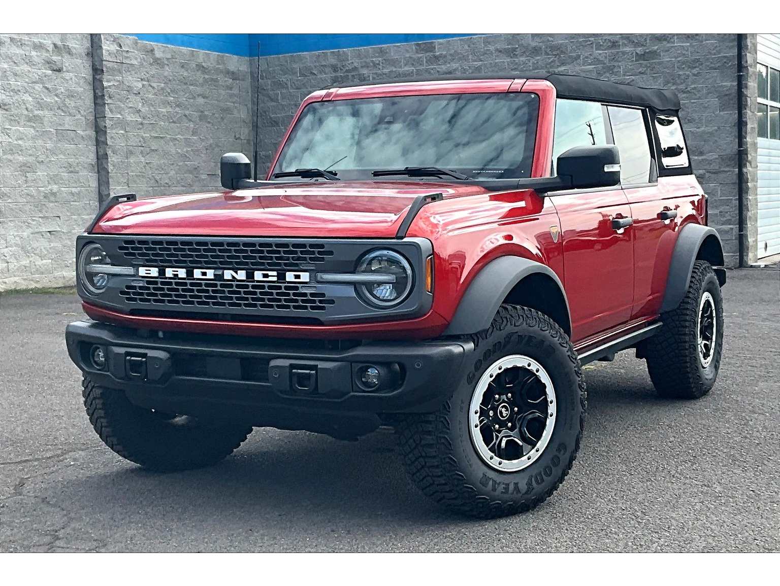 2023 Ford Bronco 4-Door Badlands